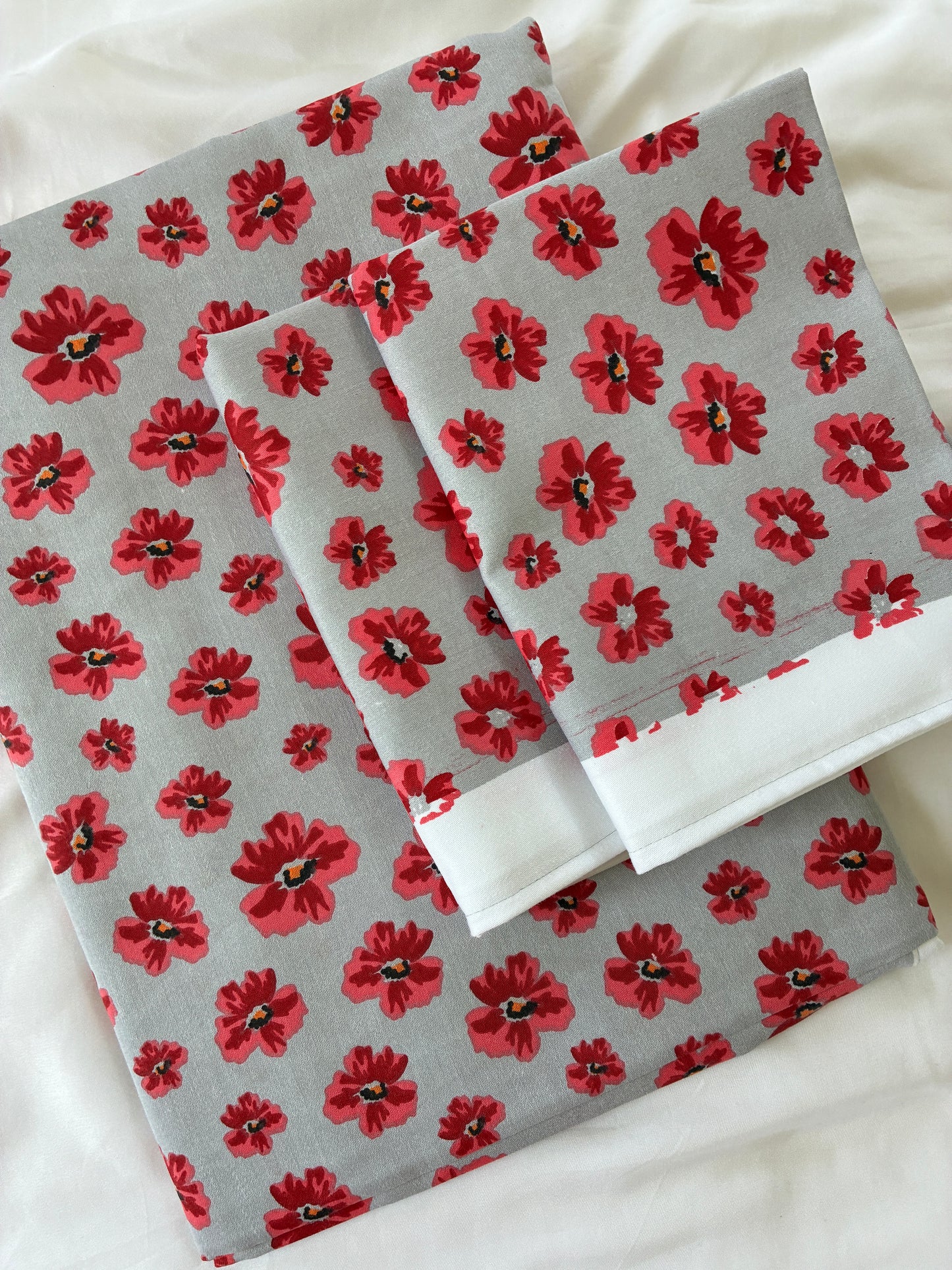 Single Size Cotton Bedspread with 2 Pillow Covers 60 x 90 in