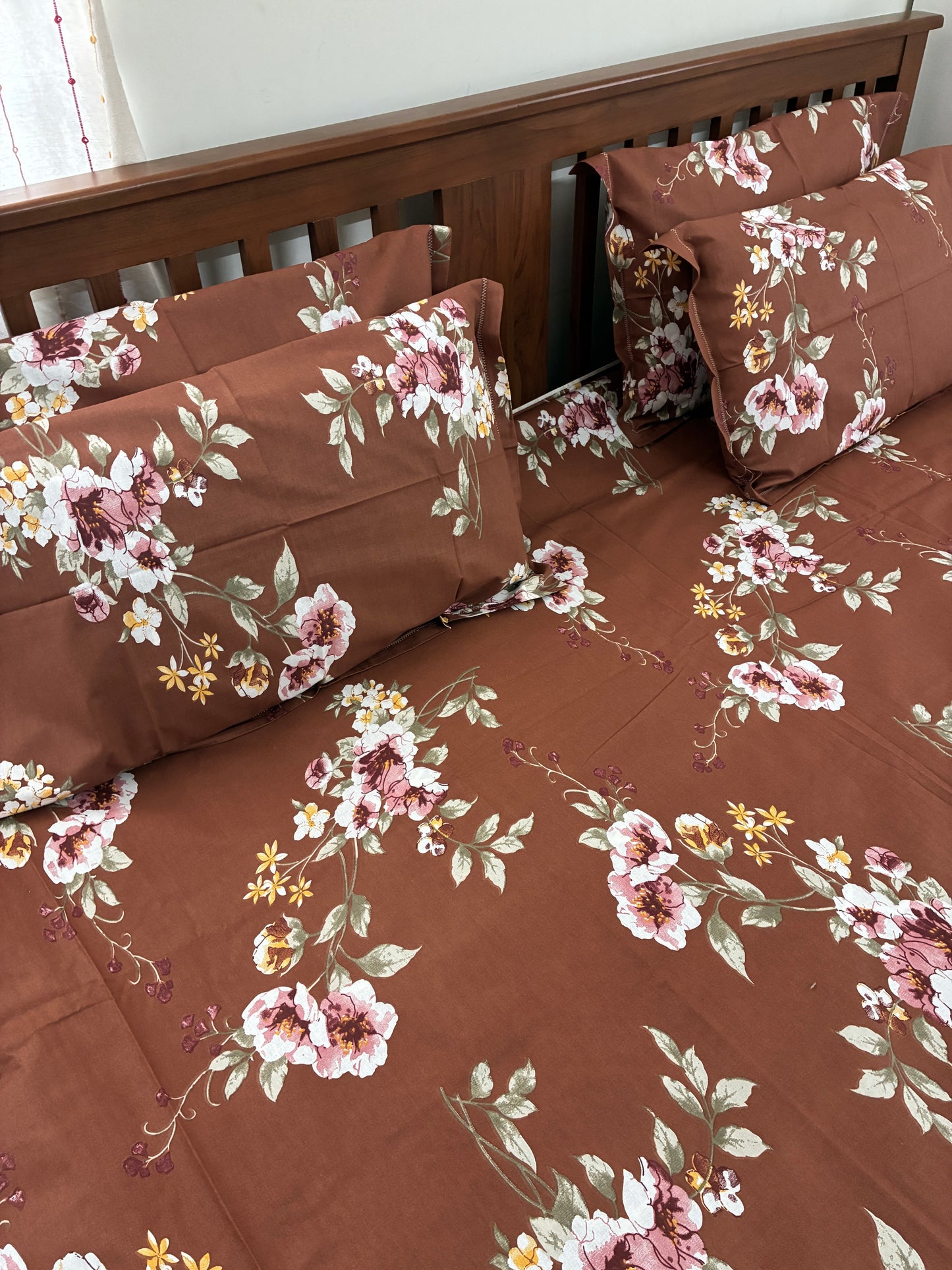Super King Size Bedspread 110 x 120 inches With 4 Pillow Covers