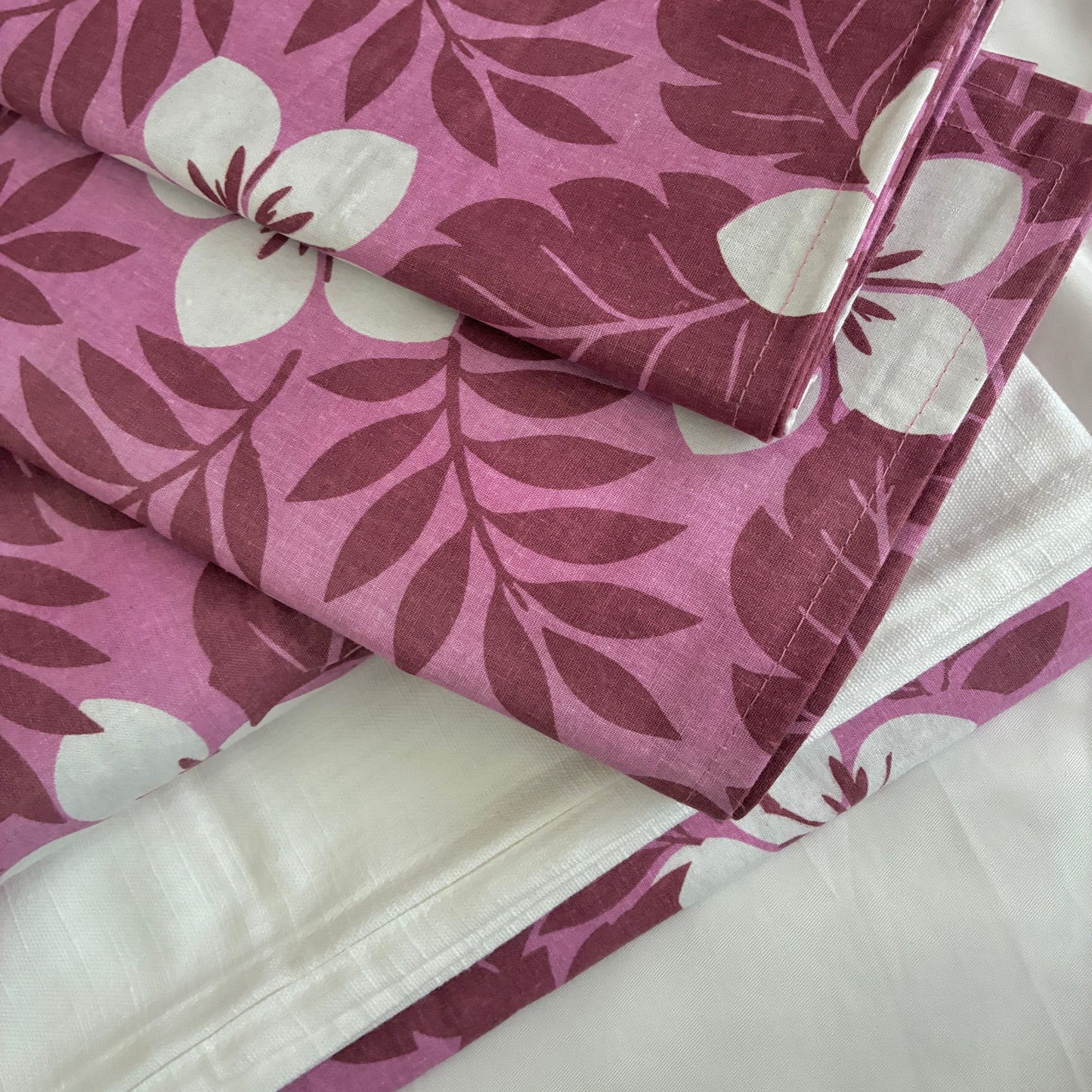 Mauve Daisy King Cotton Bedspread 100x110 inches (2 pillow covers)