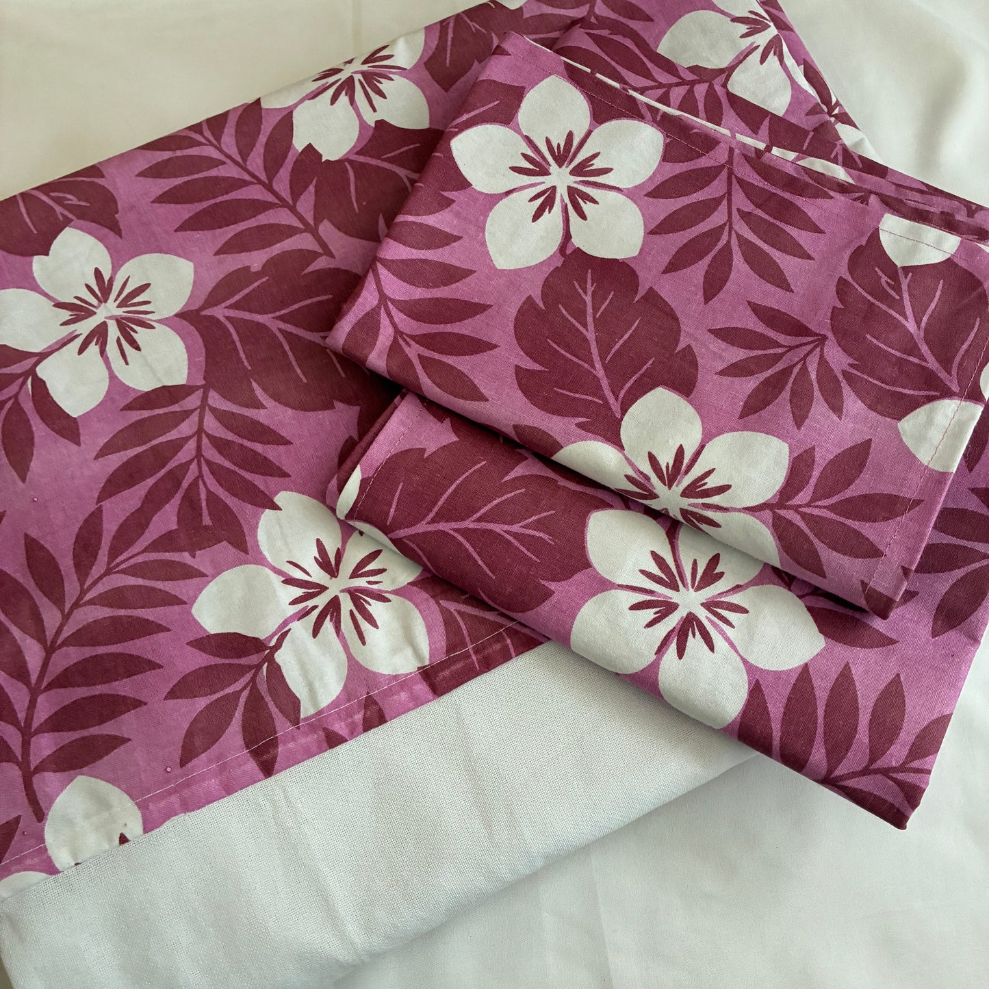 Mauve ixora Queen Size Bedspread 90x100 inches ( 2 PILLOW COVERS)