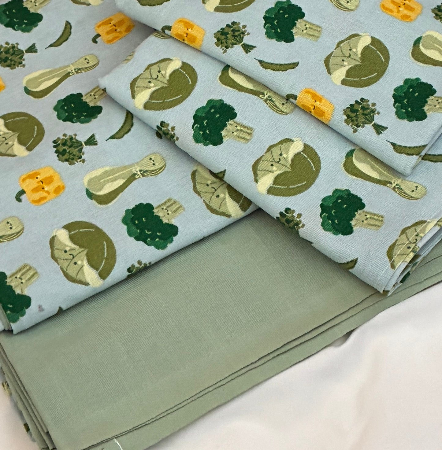 Green Veggies King Size Cotton Bedspread 100x110 in (2 pillow covers)