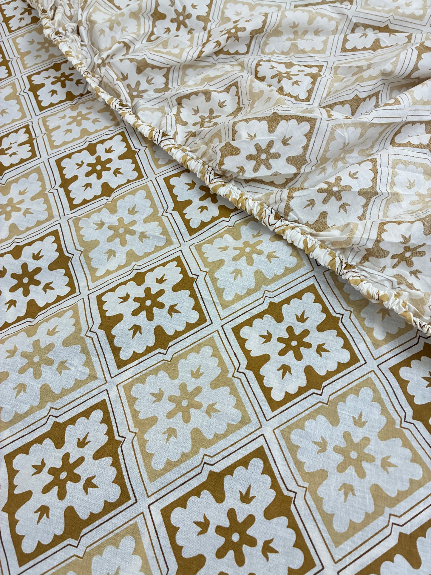 Brown Floral Queen Size Fitted Cotton Bedspread (2 pillow covers)