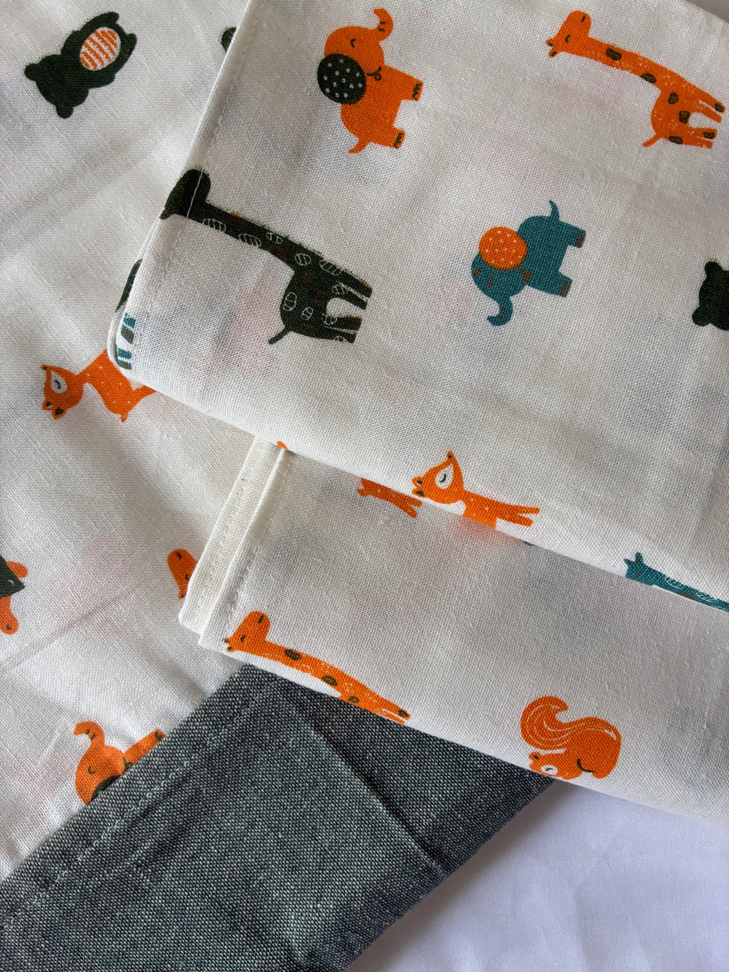 Tiny Animal Prints Queen Size bedspread 90x100 inches