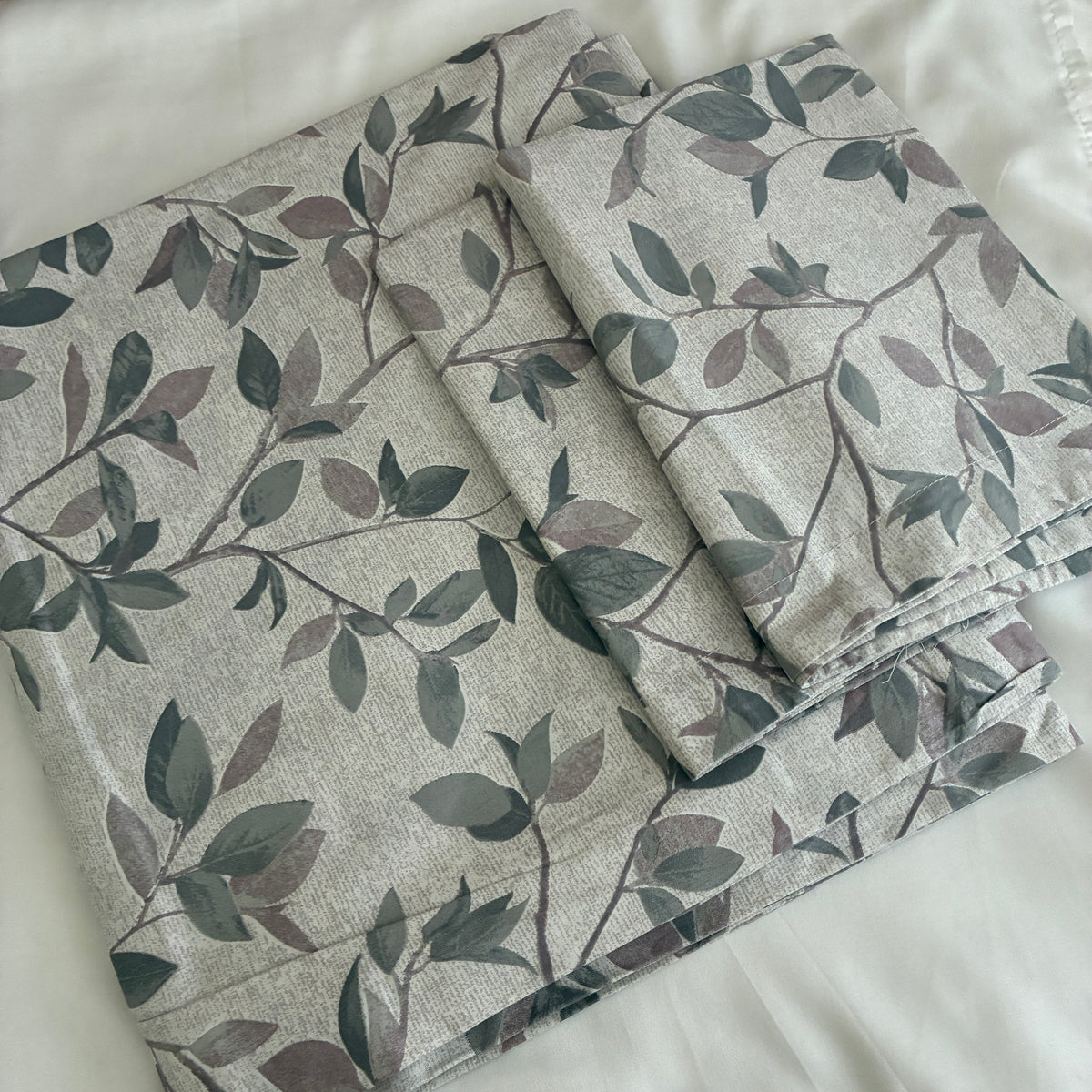 Super King Size Bedspread 120x 120 inches (2 PILLOW COVERS)