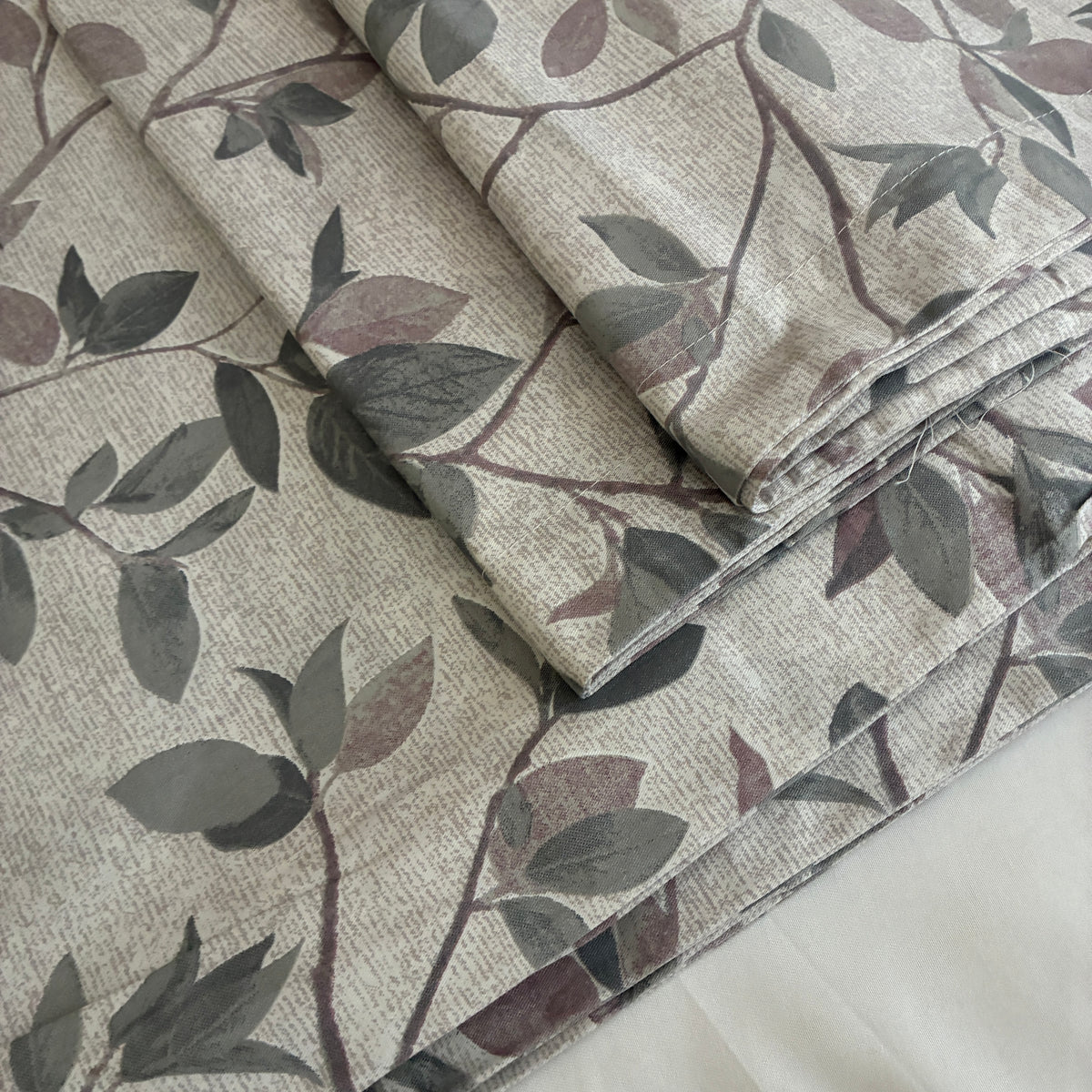 Super King Size Bedspread 120x 120 inches (2 PILLOW COVERS)