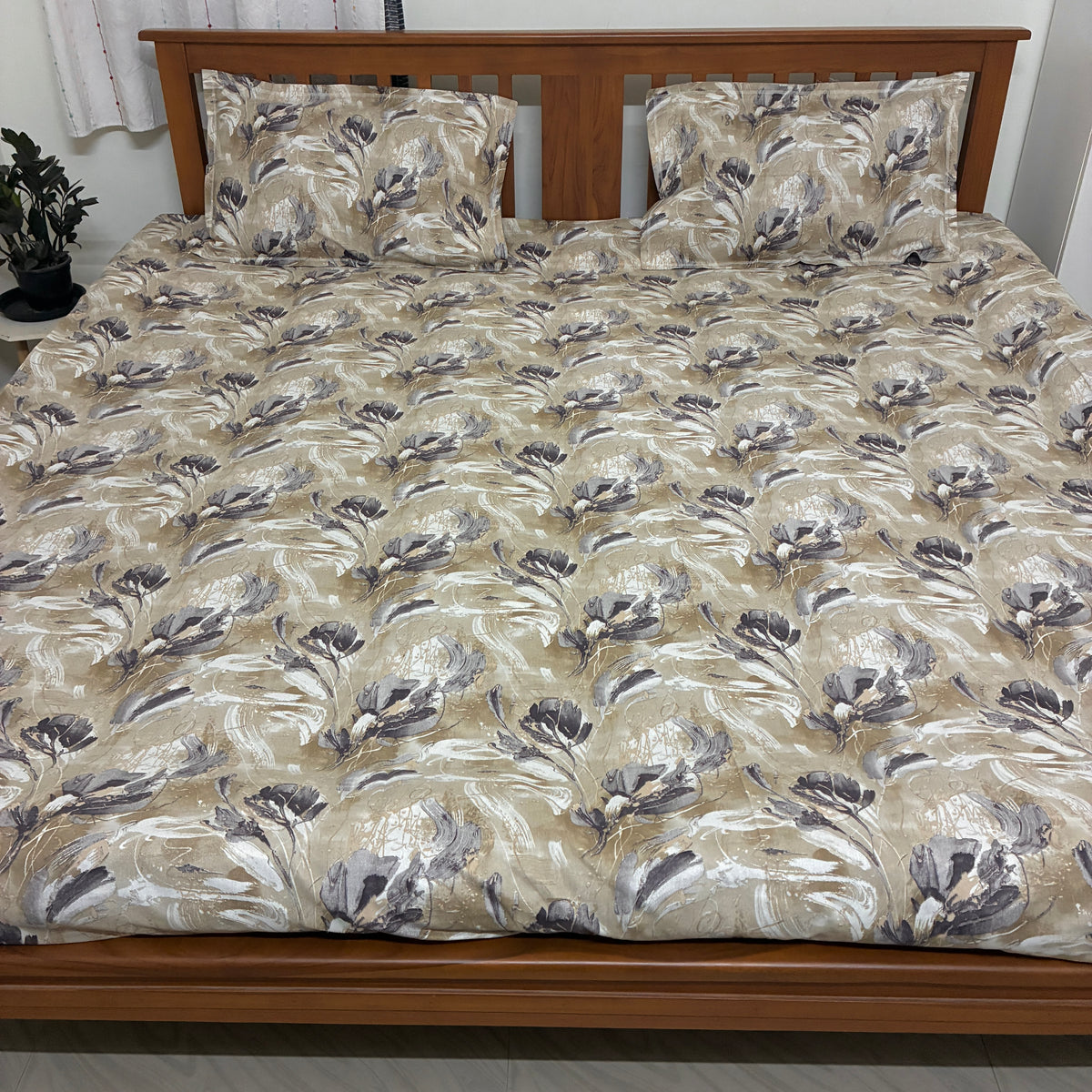 Super King Size Bedspread 120x 120 inches (2 PILLOW COVERS)