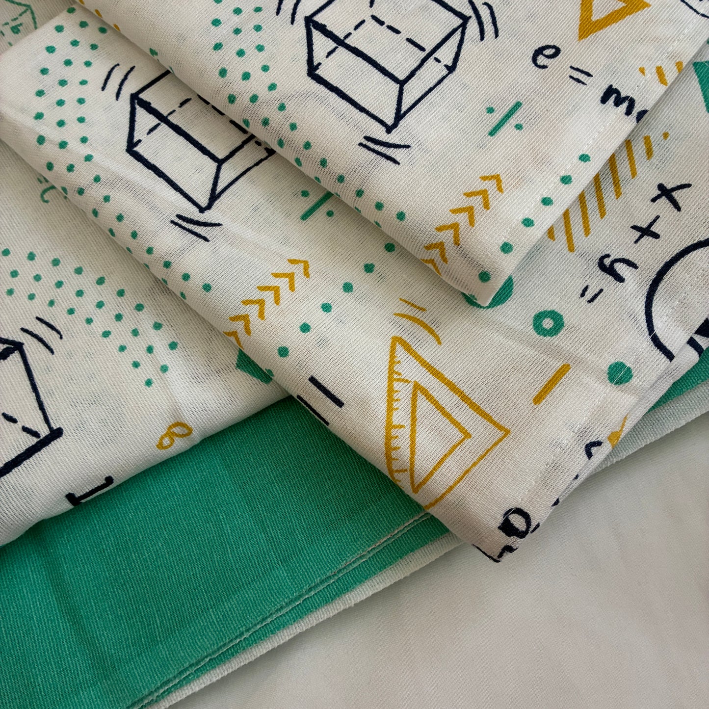 King Size Cotton Bedspread 100x110 in (2 pillow covers)