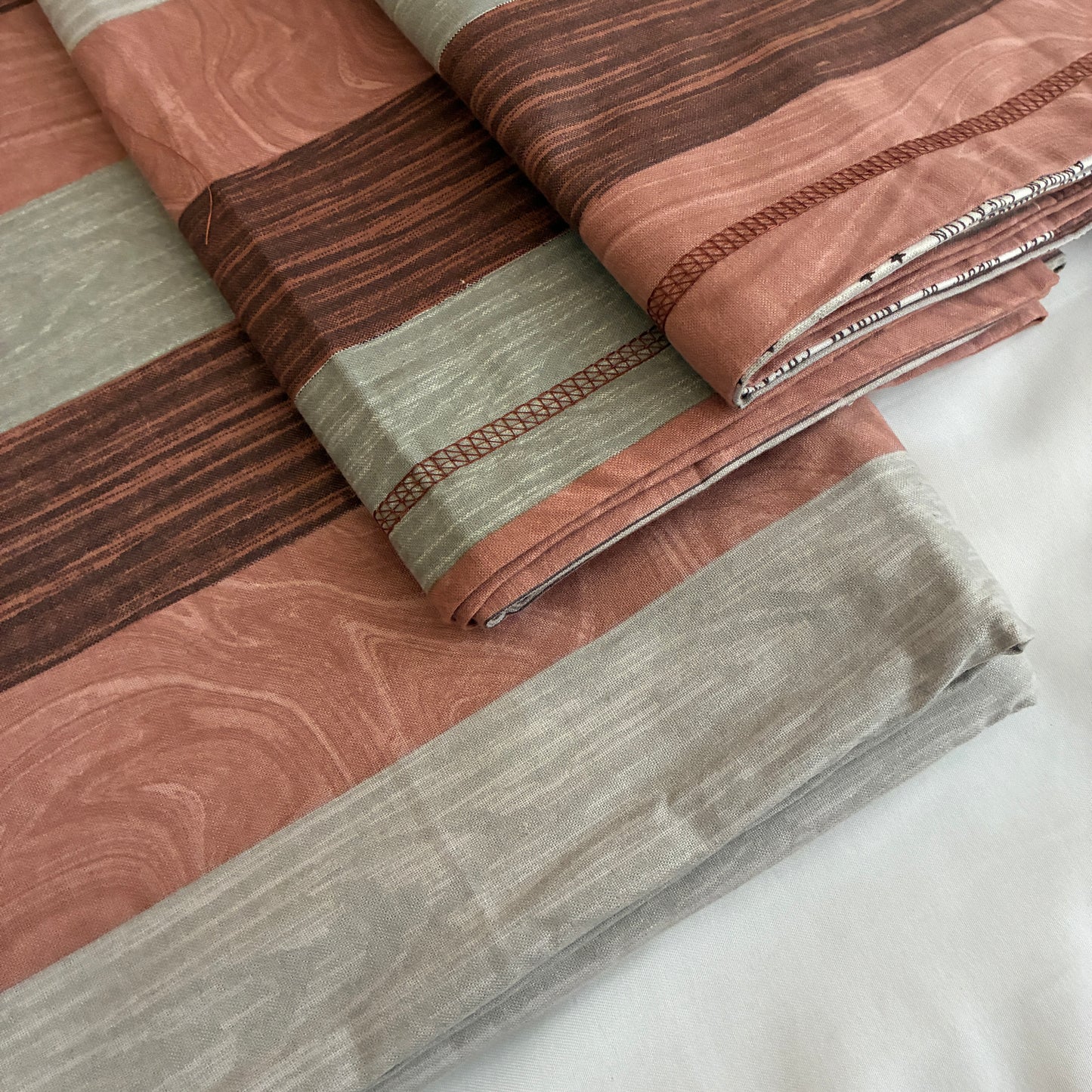 Super King Size Bedspread 120x 120 inches (2 PILLOW COVERS)