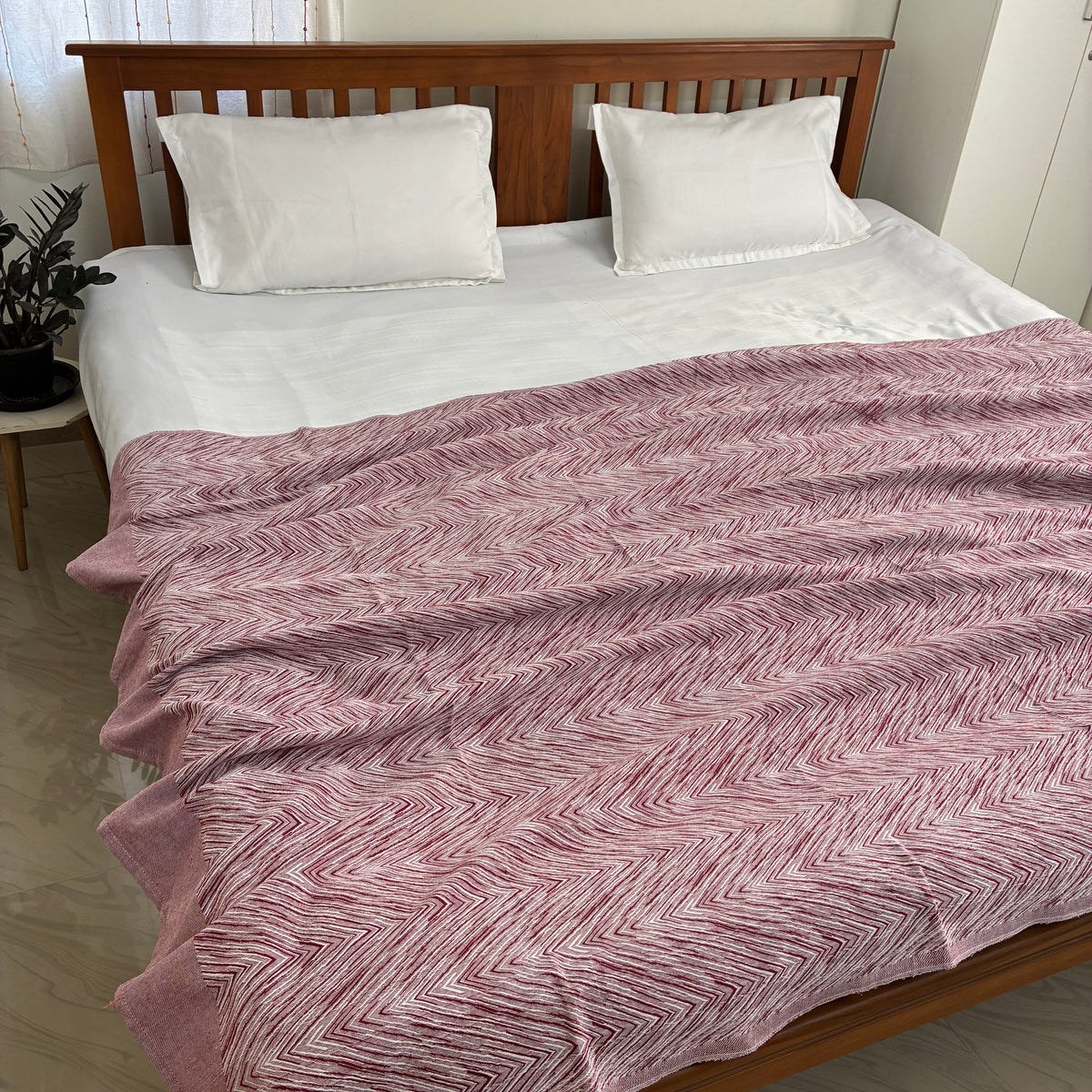 Maroon Dual Tone zigzag Single Size Blanket / Throw