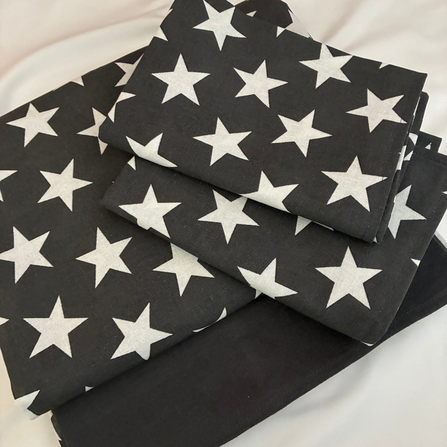 Grey star King Size Cotton Bedspread 100x110 in (2 pillow covers)