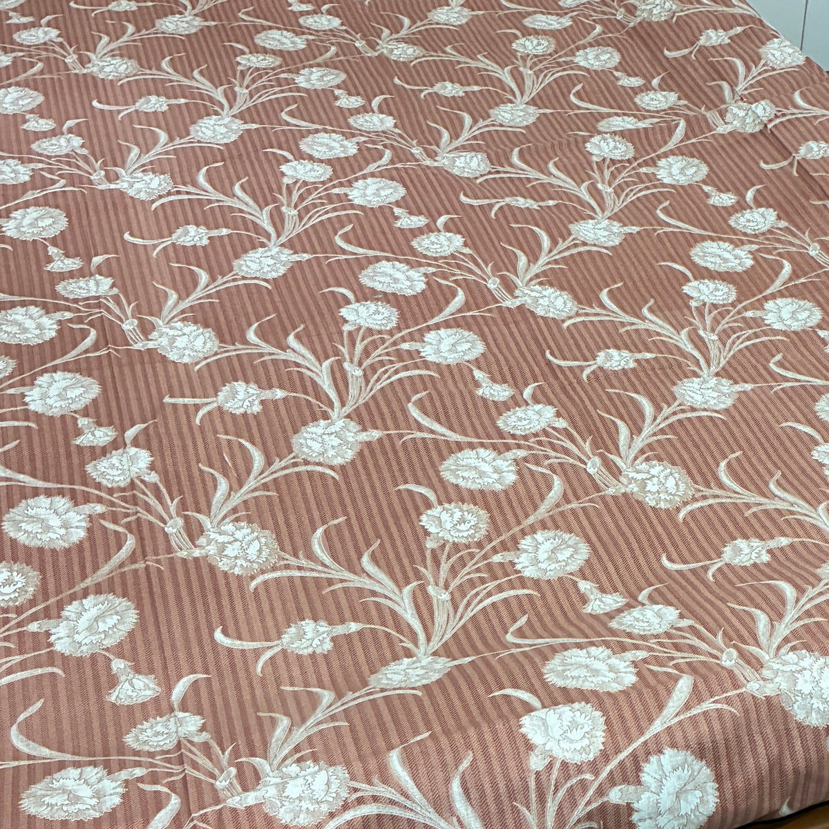 Super King Size Bedspread 120x 120 inches (2 PILLOW COVERS)