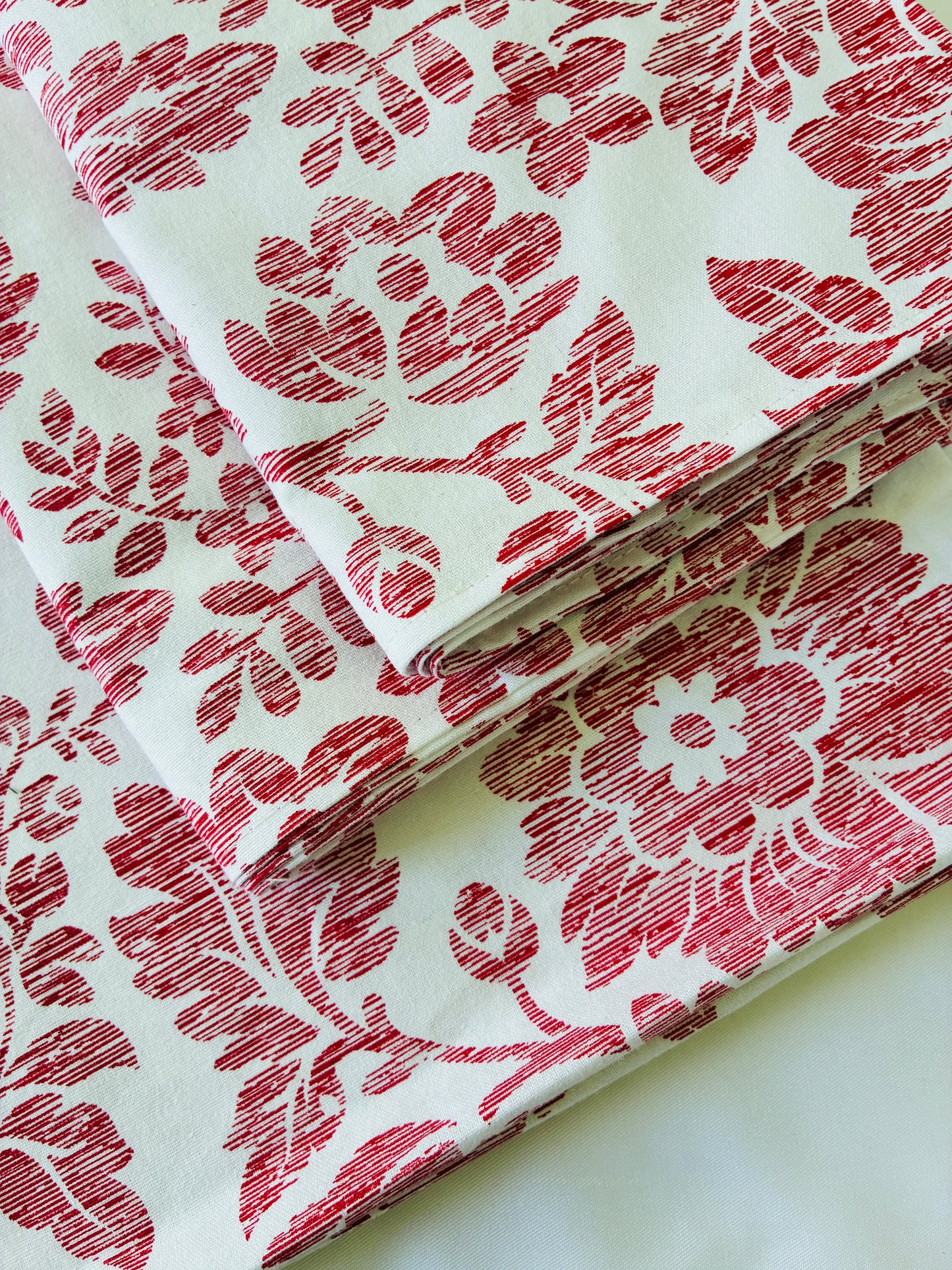 Single Size Cotton Bedspread with 2 Pillow Covers 60 x 90 in