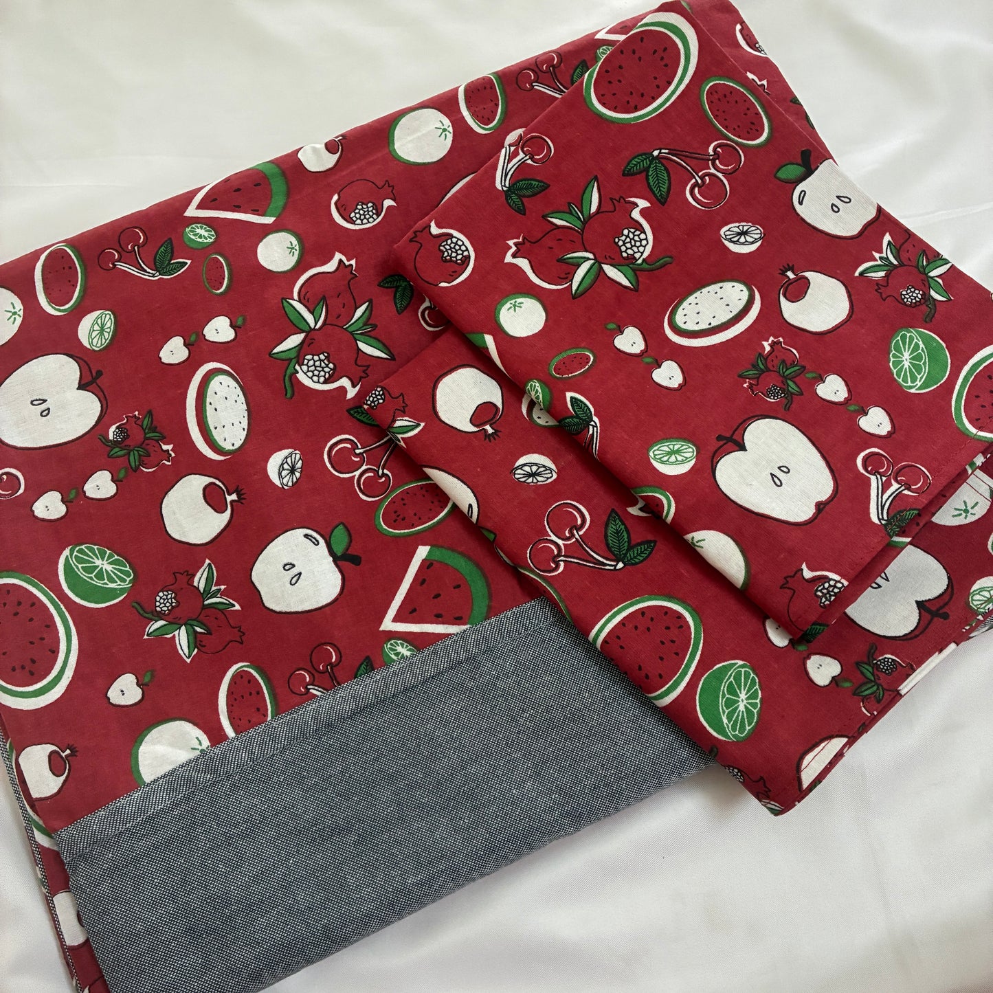 Red Apple Queen bedspread 90x100 inches