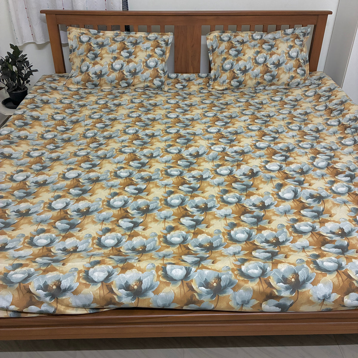 Super King Size Bedspread 120x 120 inches (2 PILLOW COVERS)
