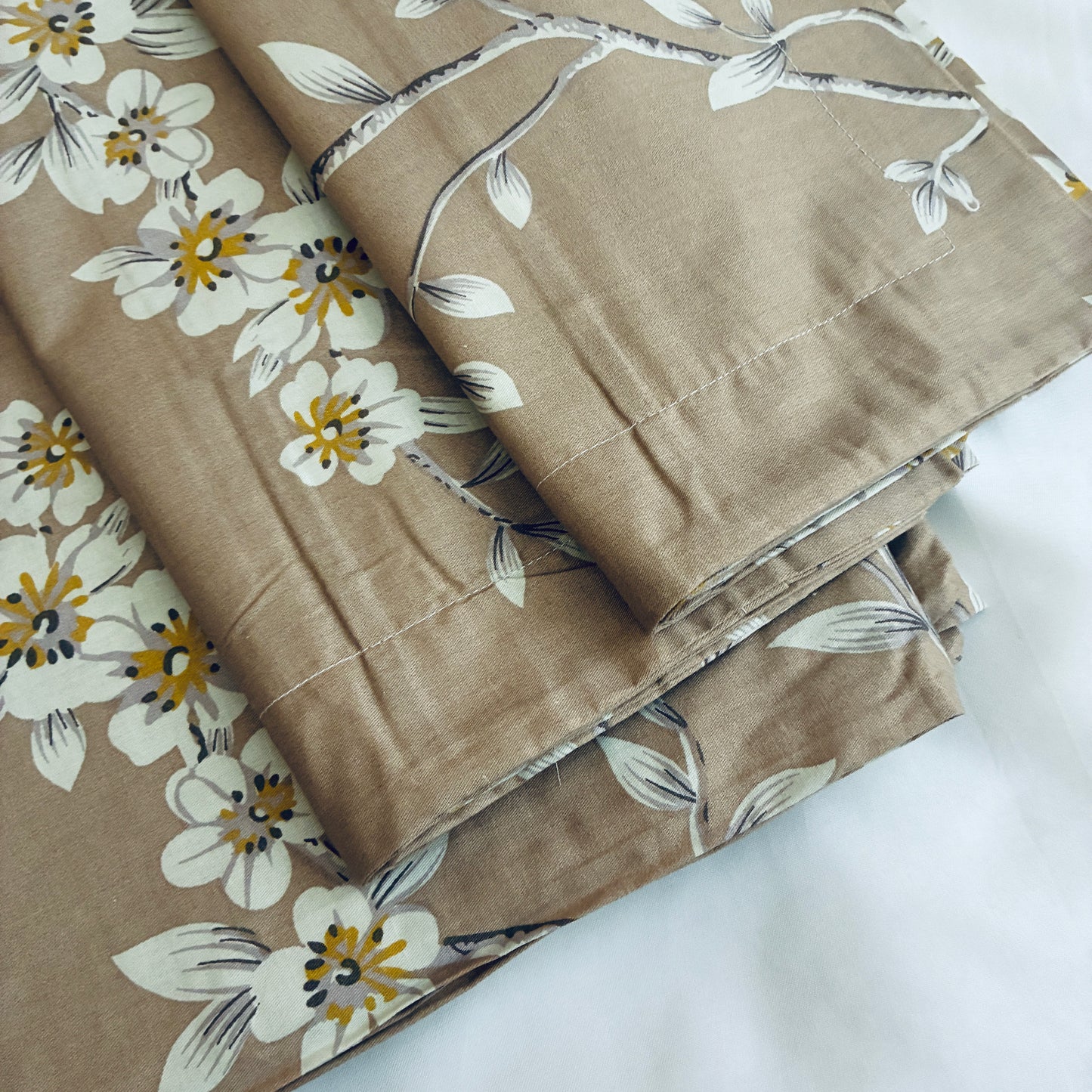 Super King Size Bedspread 120x 120 inches (2 PILLOW COVERS)