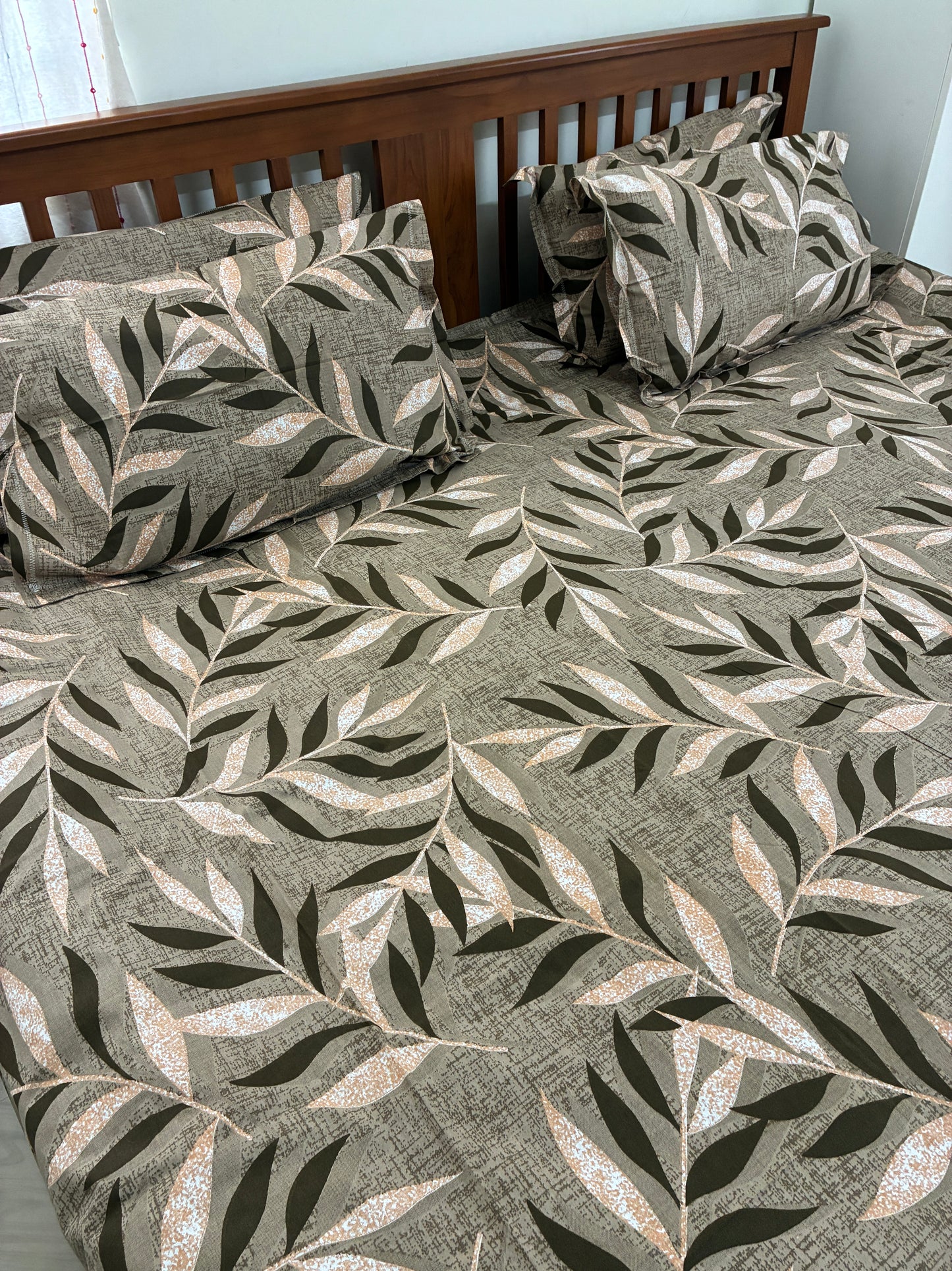 Super King Size Bedspread 110 x 120 inches With 4 Pillow Covers