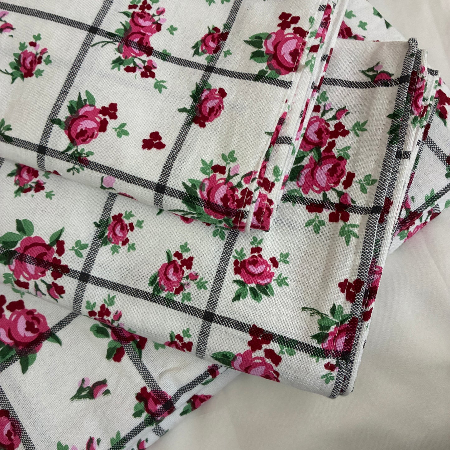Roses & Checks Cotton Bedspread with 2 Pillow Covers 70 x 90 in