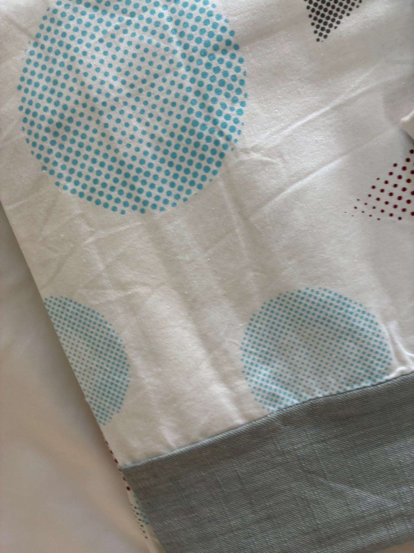 Queen bedspread 90x100 inches