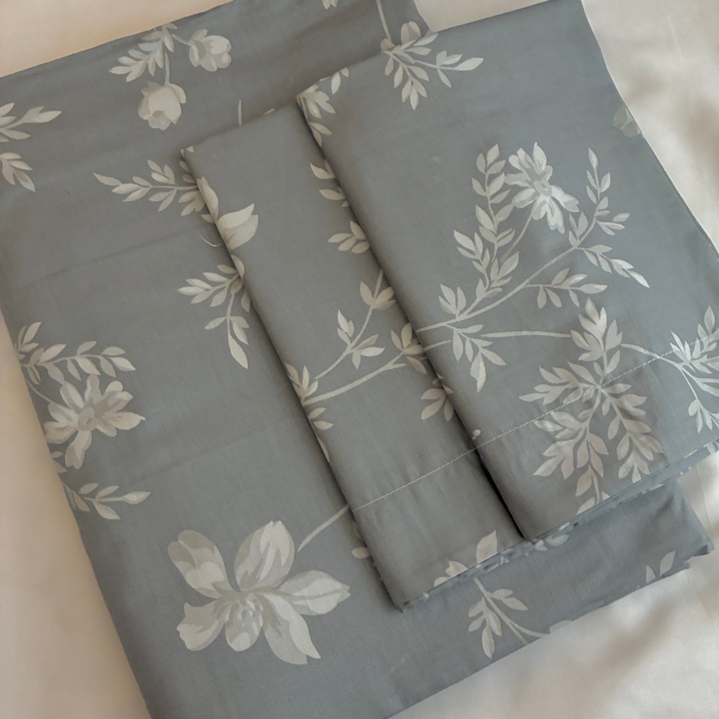 Super King Size Bedspread 120x 120 inches (2 PILLOW COVERS)