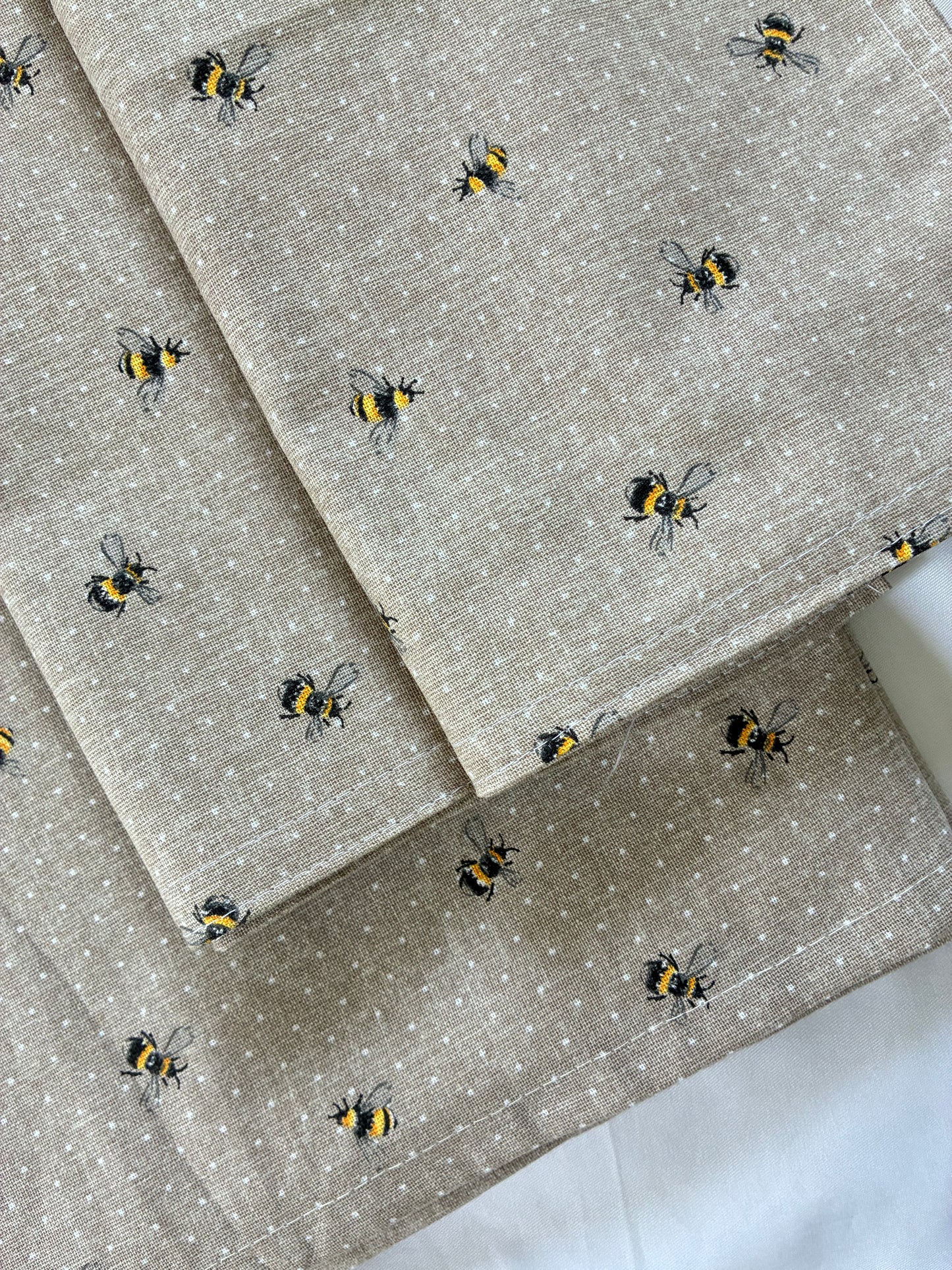 Bee Single Size Bedspread with 2 Pillow Covers 60 x 90 in