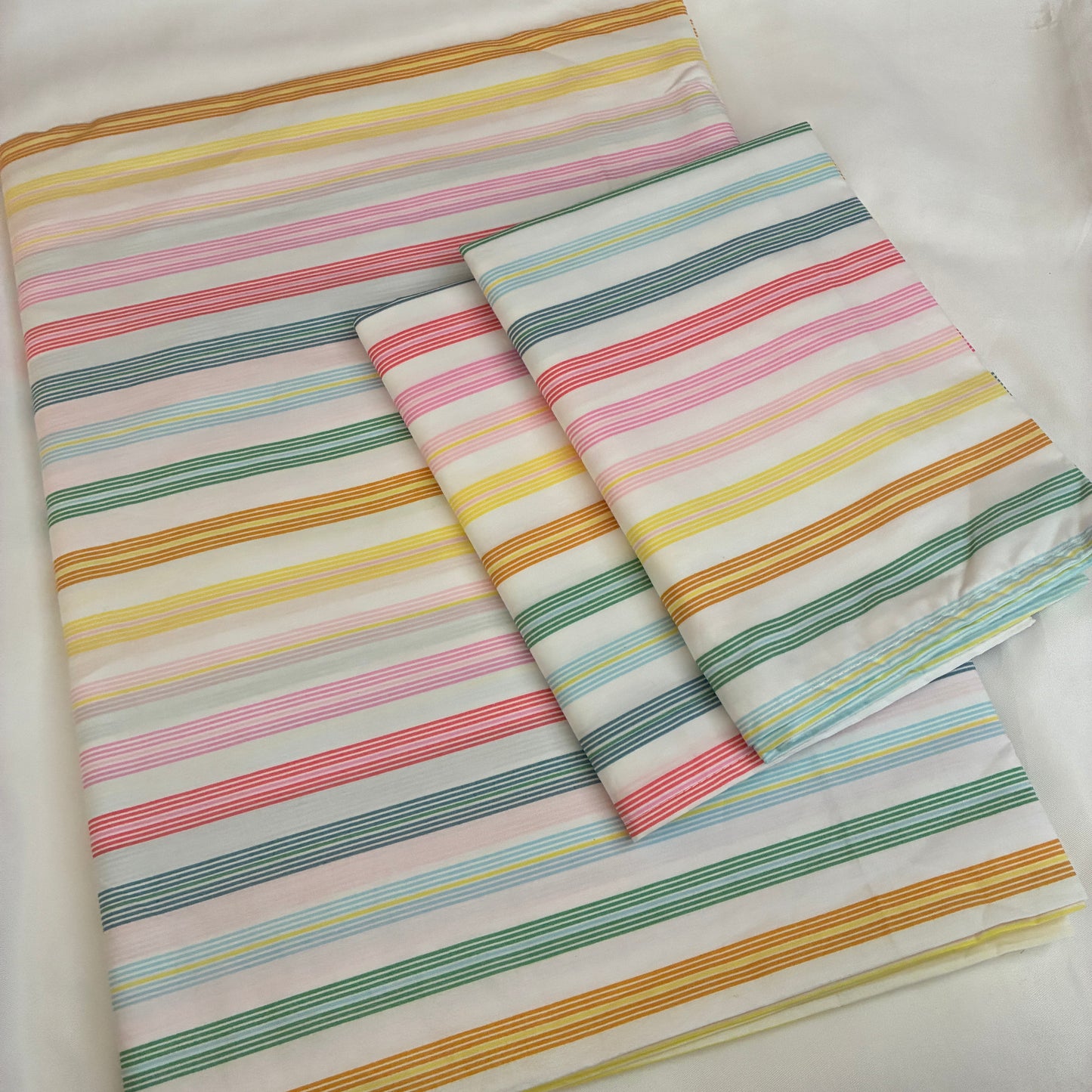 Multi Lines Queen bedspread 90x100 in(2 pillow covers)