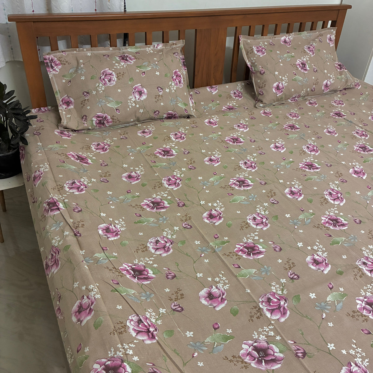 Super King Size Bedspread 120x 120 inches (2 PILLOW COVERS)
