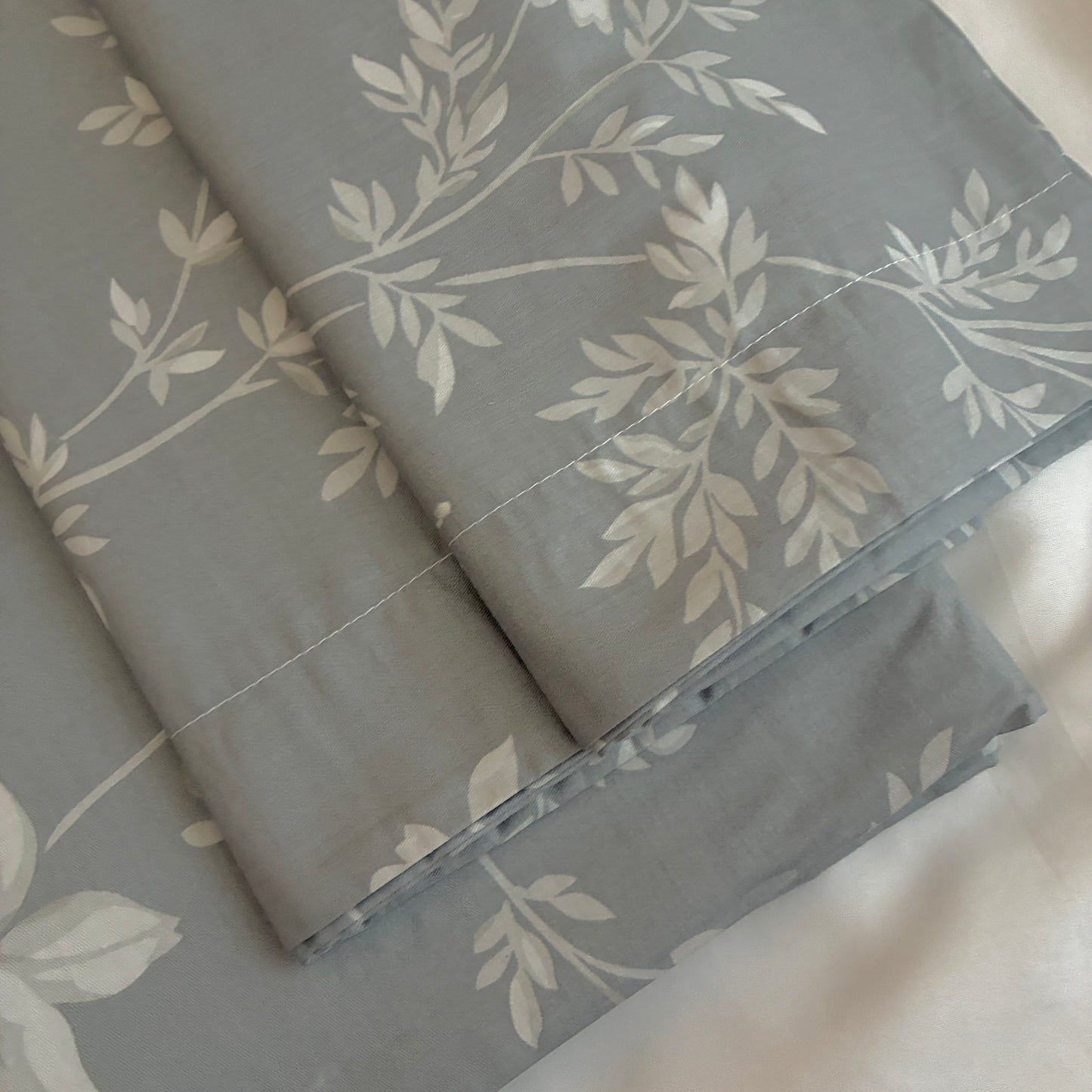 Super King Size Bedspread 120x 120 inches (2 PILLOW COVERS)
