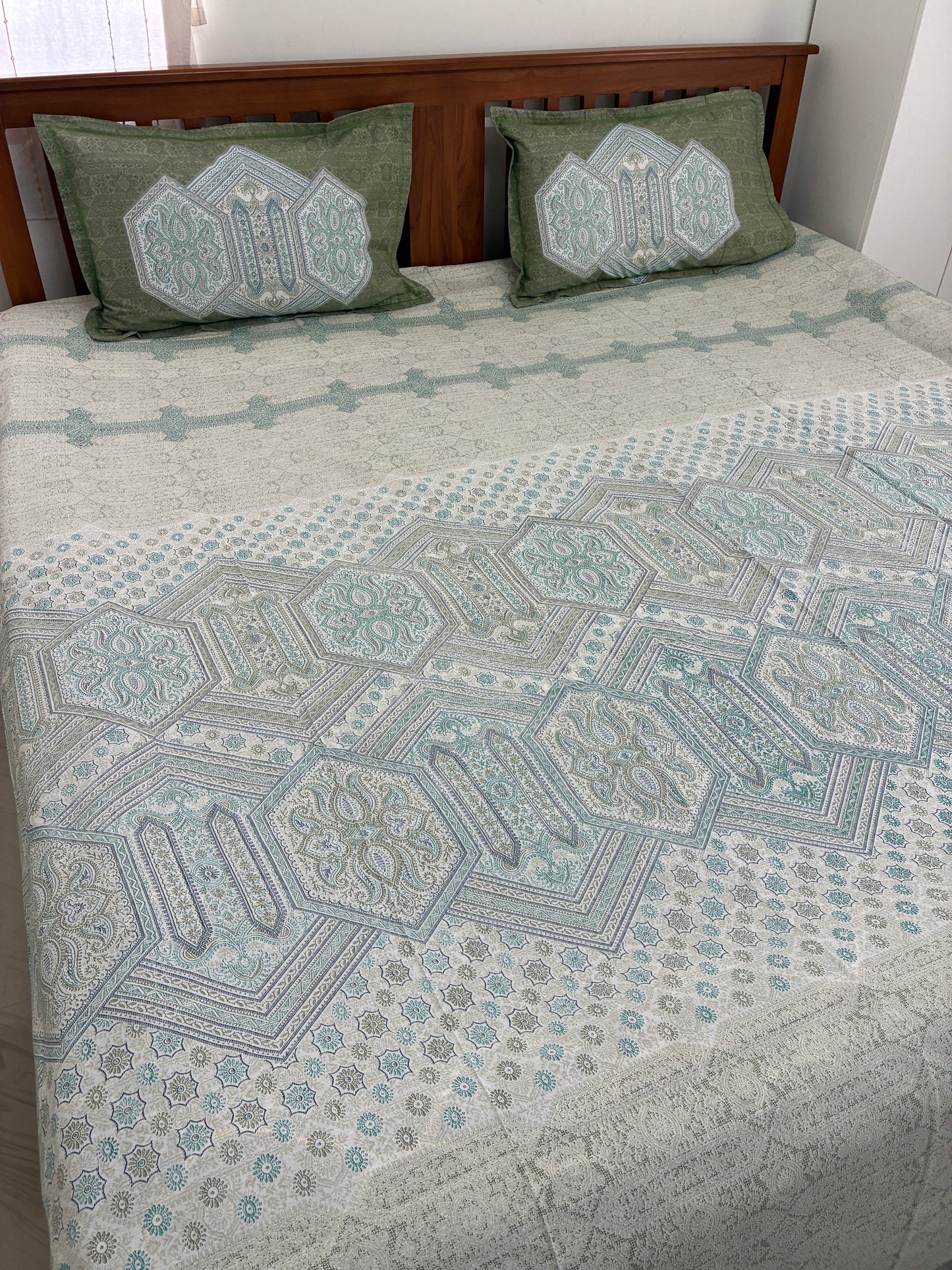 Premium Soft King Size Bedspread 108x108 inches