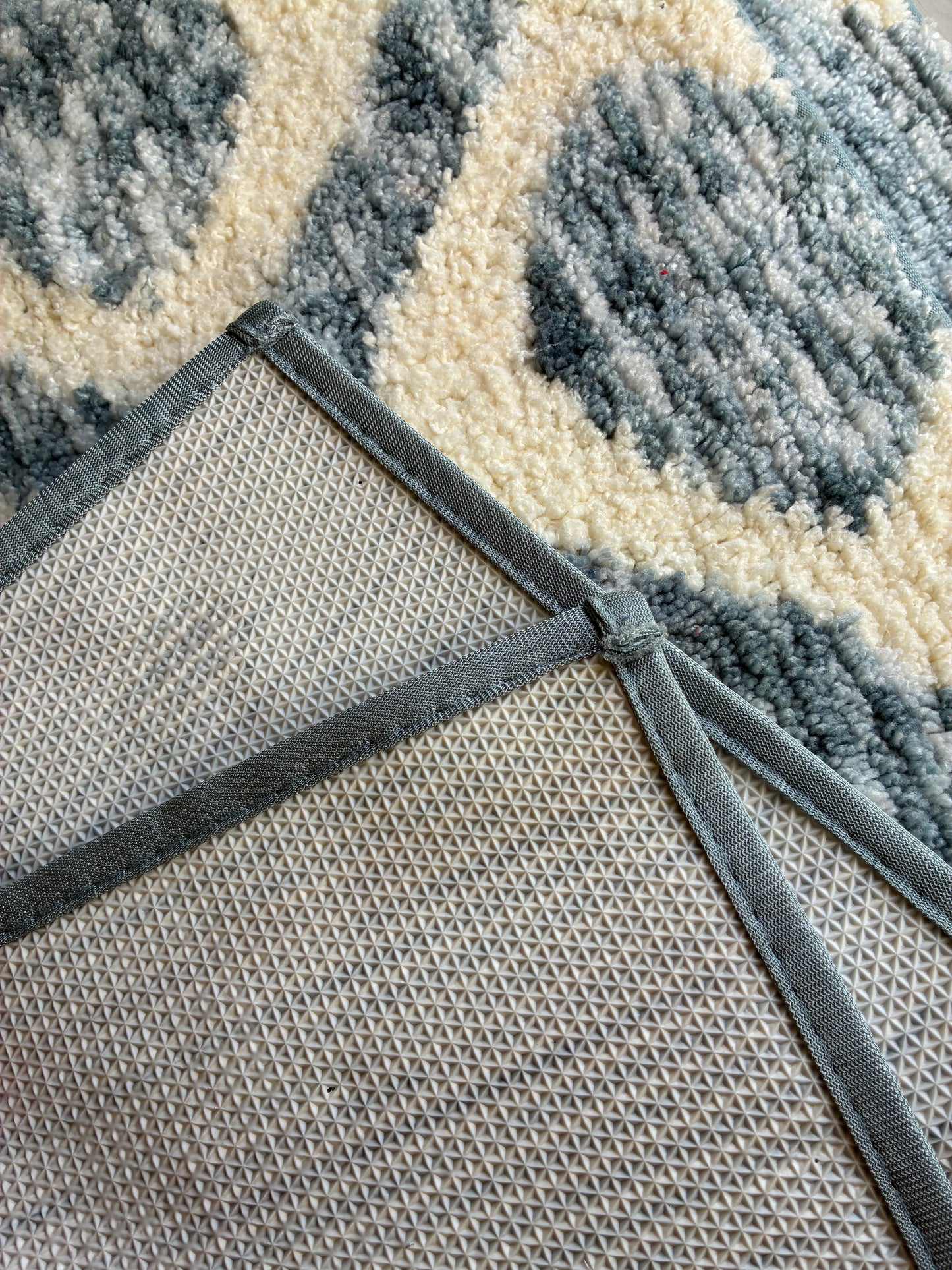 Anti Slip Grey Diamond Floor mats (set of 2) (40x60cm) (50x82cm)
