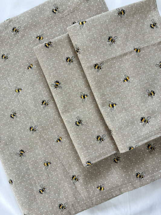 Bee Single Size Bedspread with 2 Pillow Covers 60 x 90 in