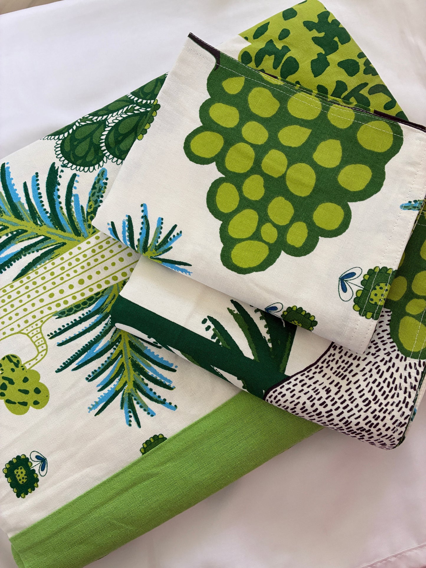 Green Wilderness Queen Size Bedspread 90x100 inches