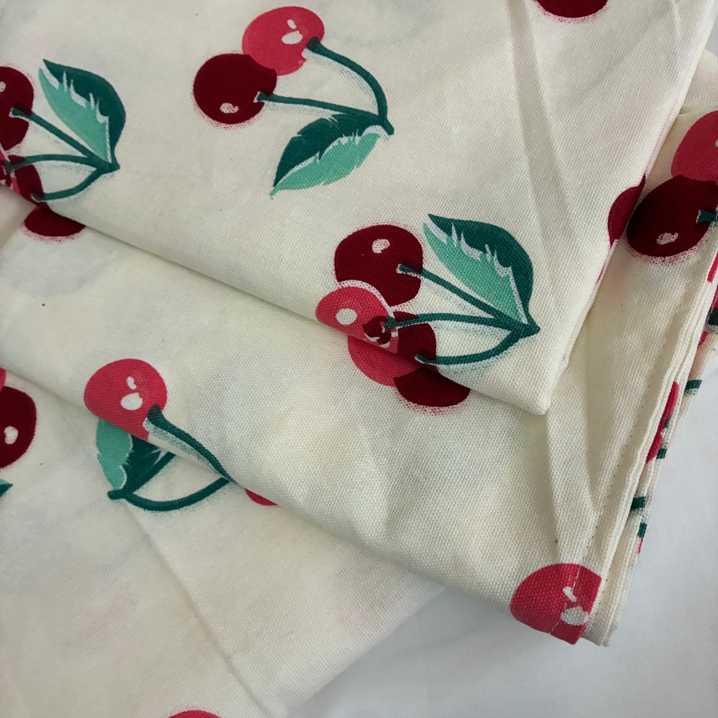 Cherry Cotton Bedspread with 2 Pillow Covers 70 x 90 in