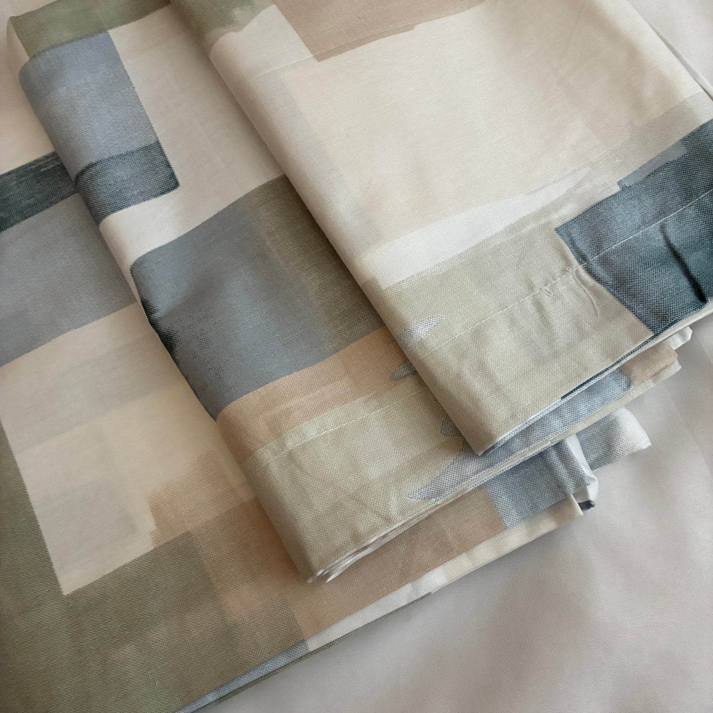 Super King Size Bedspread 120x 120 inches (2 PILLOW COVERS)