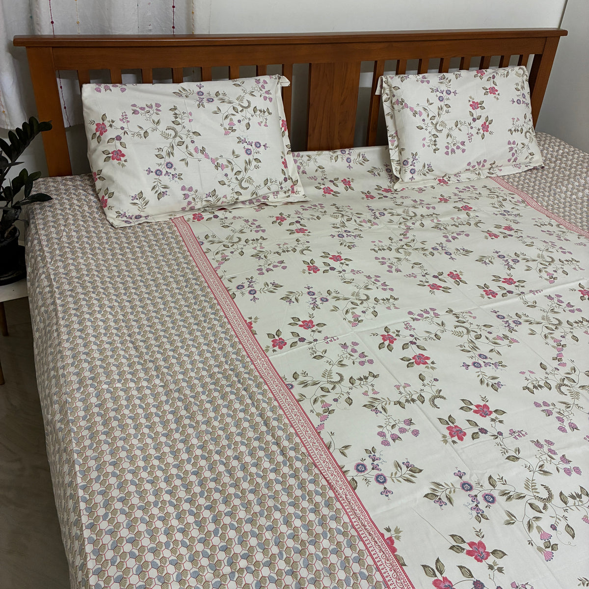 300 TC  Pink Floral King Size Cotton Bedspread 108x108 inches