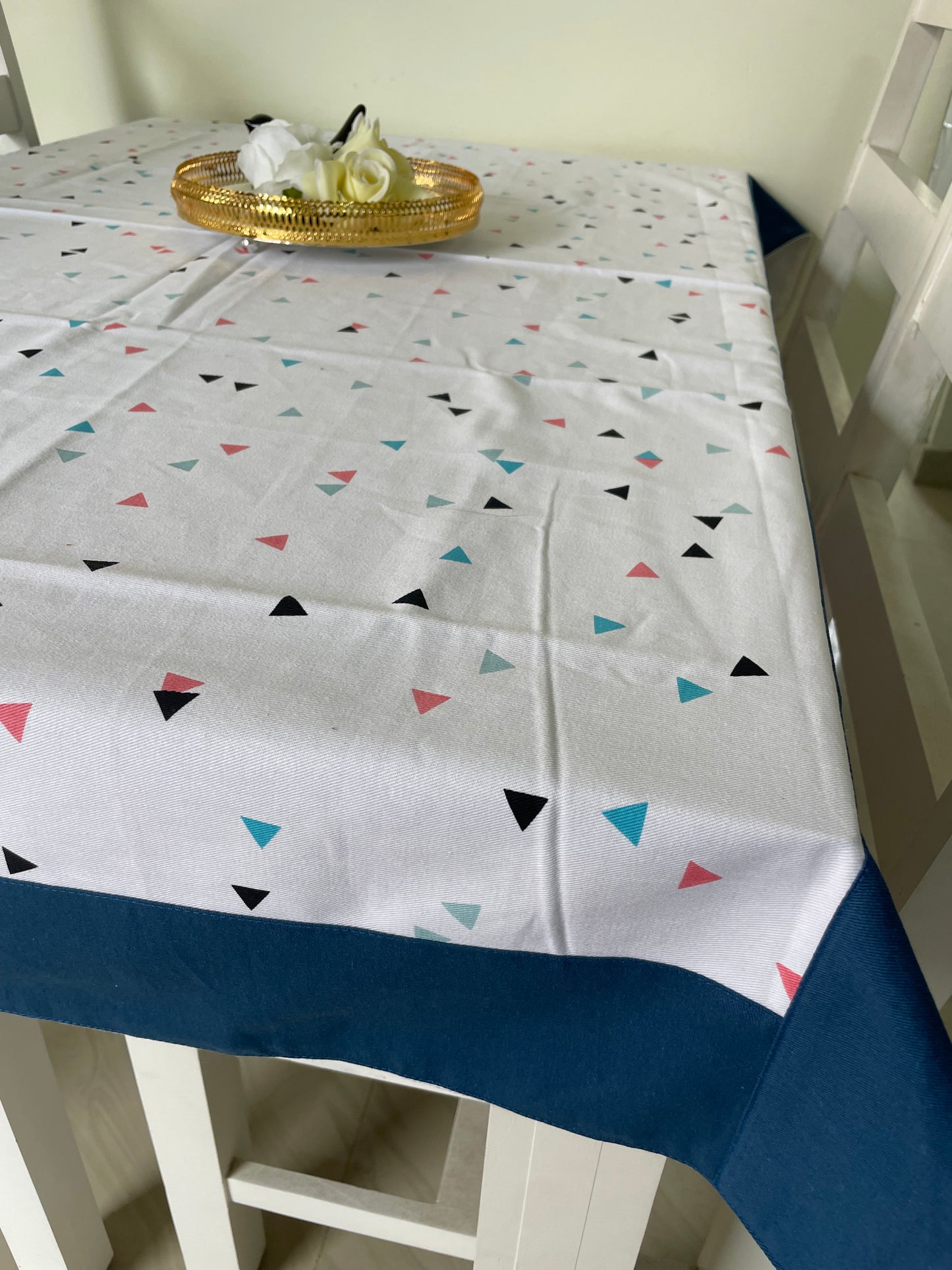 Triangle Print Table Covers