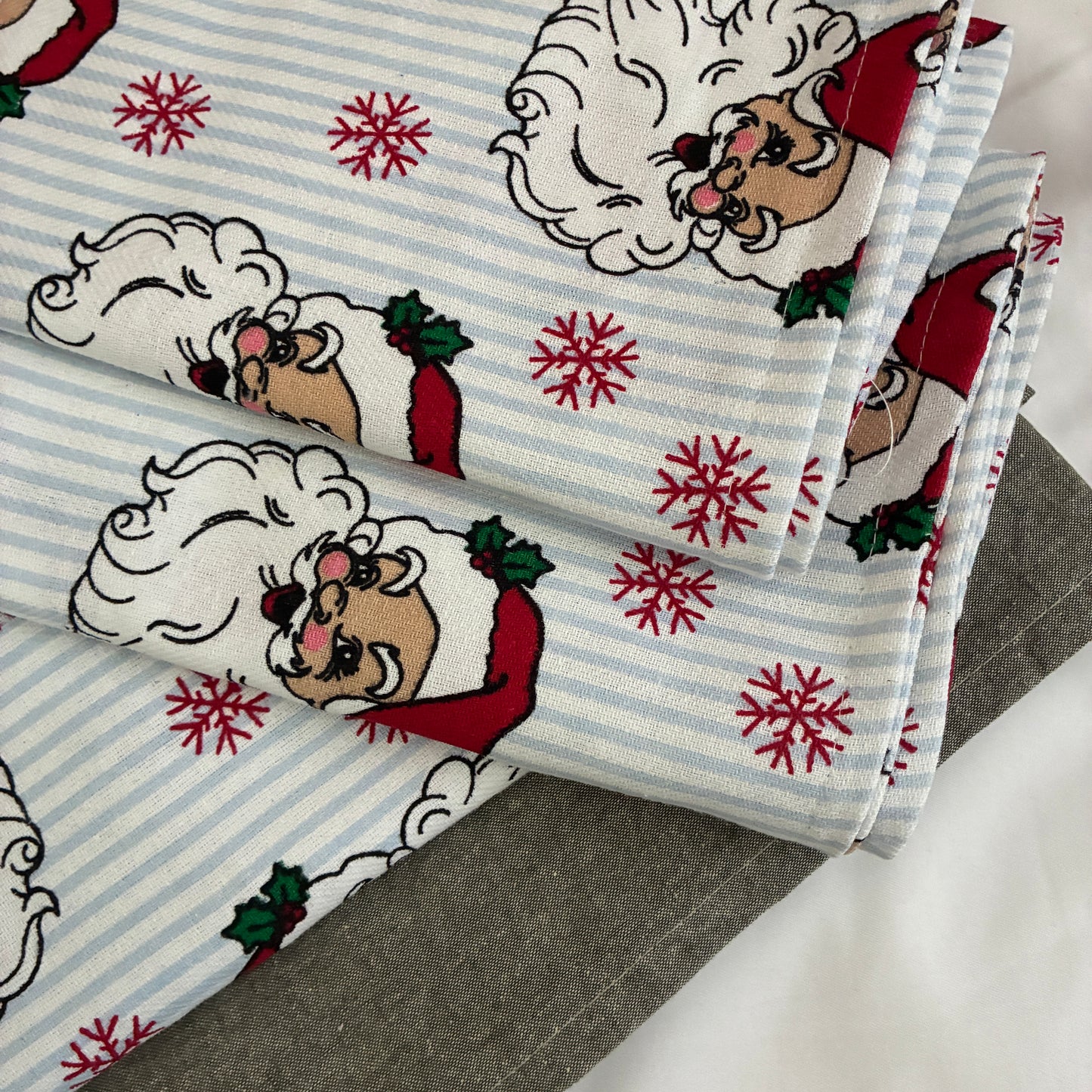 Christmas Cheer King Size Cotton Bedspread 100x110 inches (2 pillow covers)