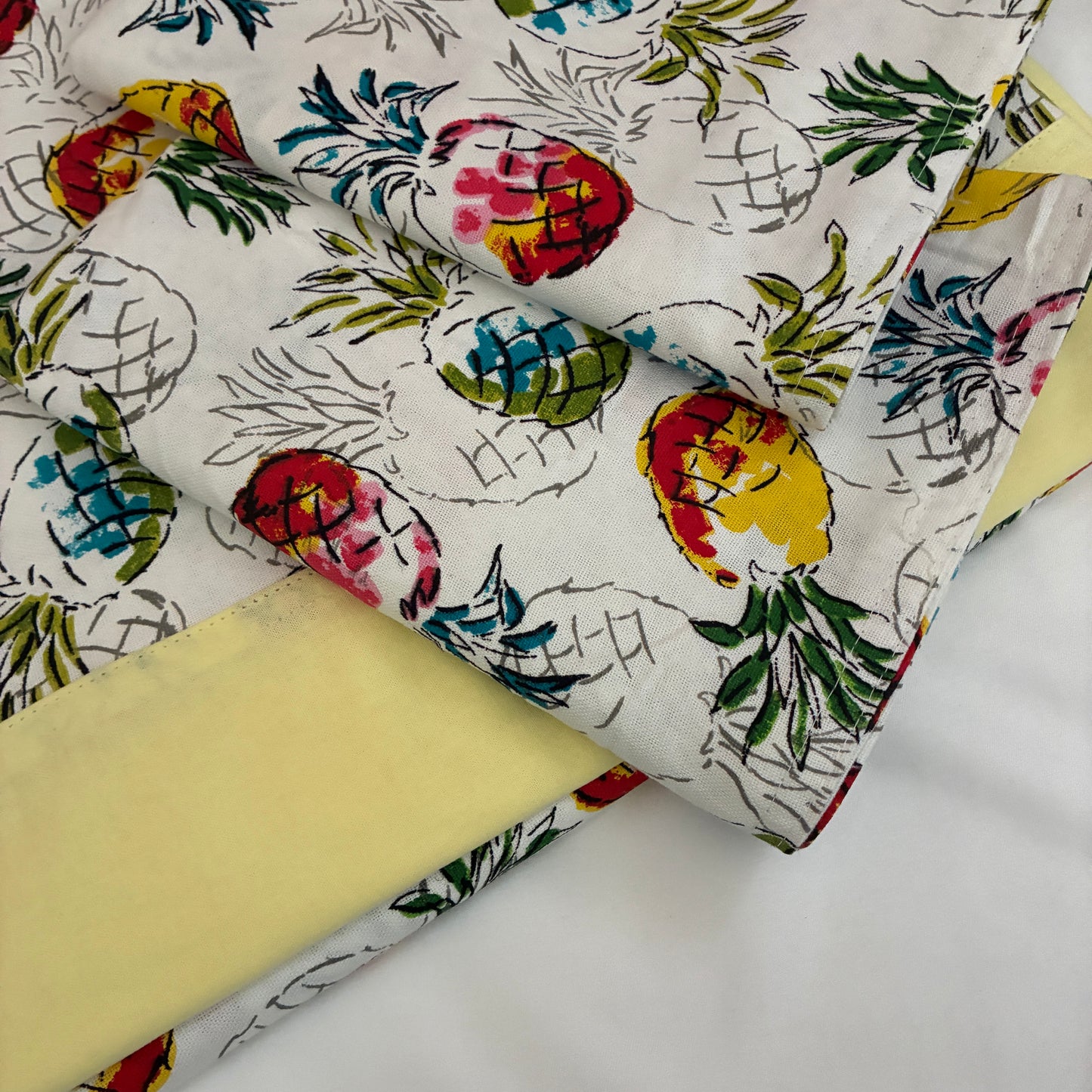Pineapple Queen Size Bedspread 90x100 inches ( 2 PILLOW COVERS)