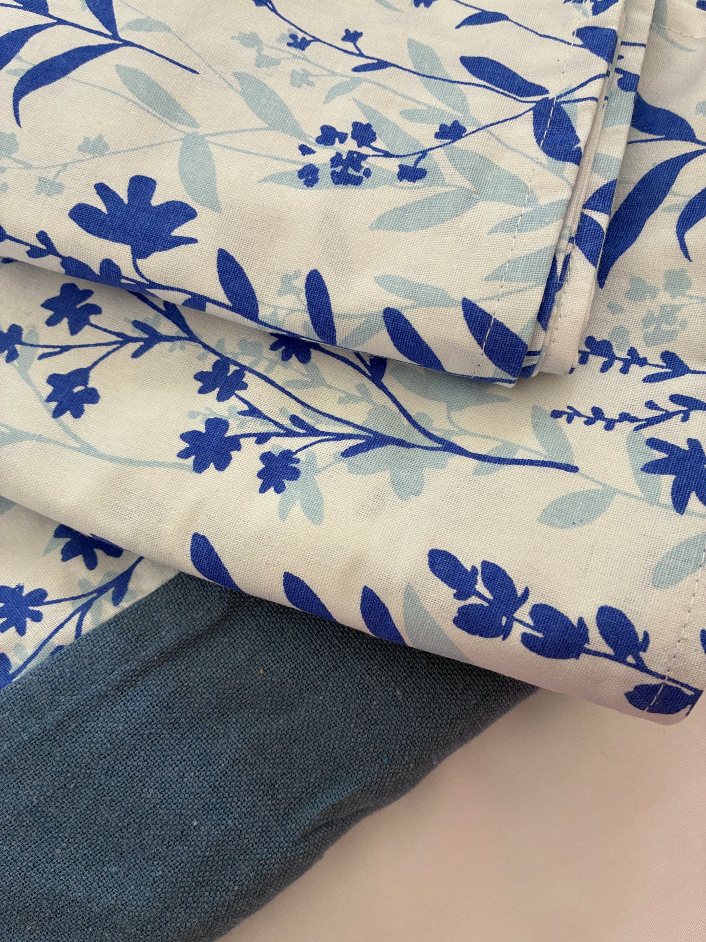 Blue Blossom Queen Size Bedspread 90x100 inches