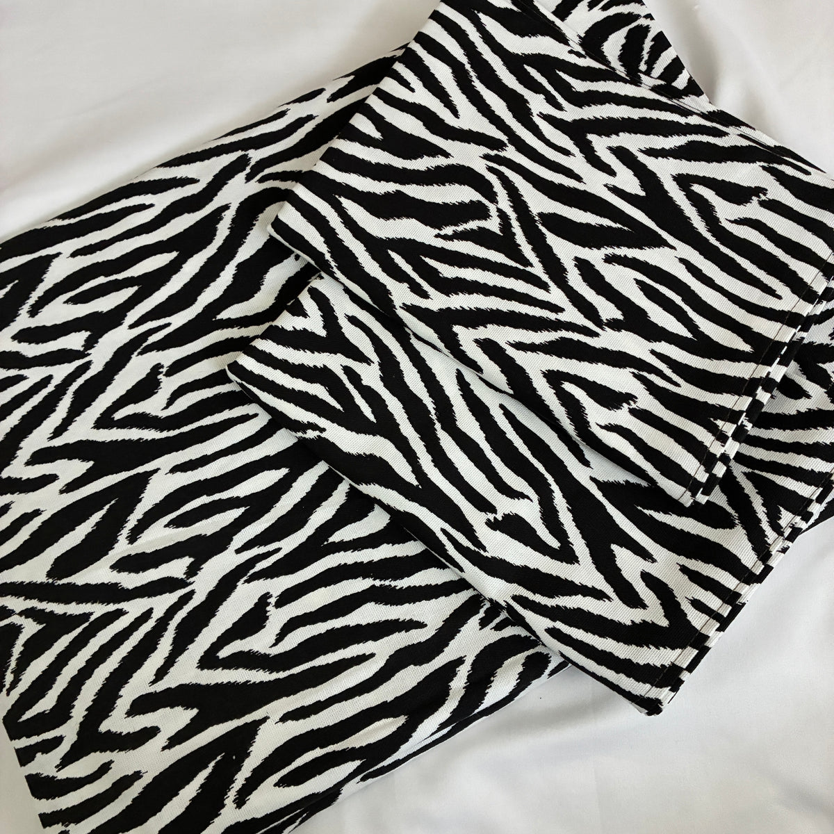 Black & White Cotton Bedspread with 2 Pillow Covers 70 x 90 in