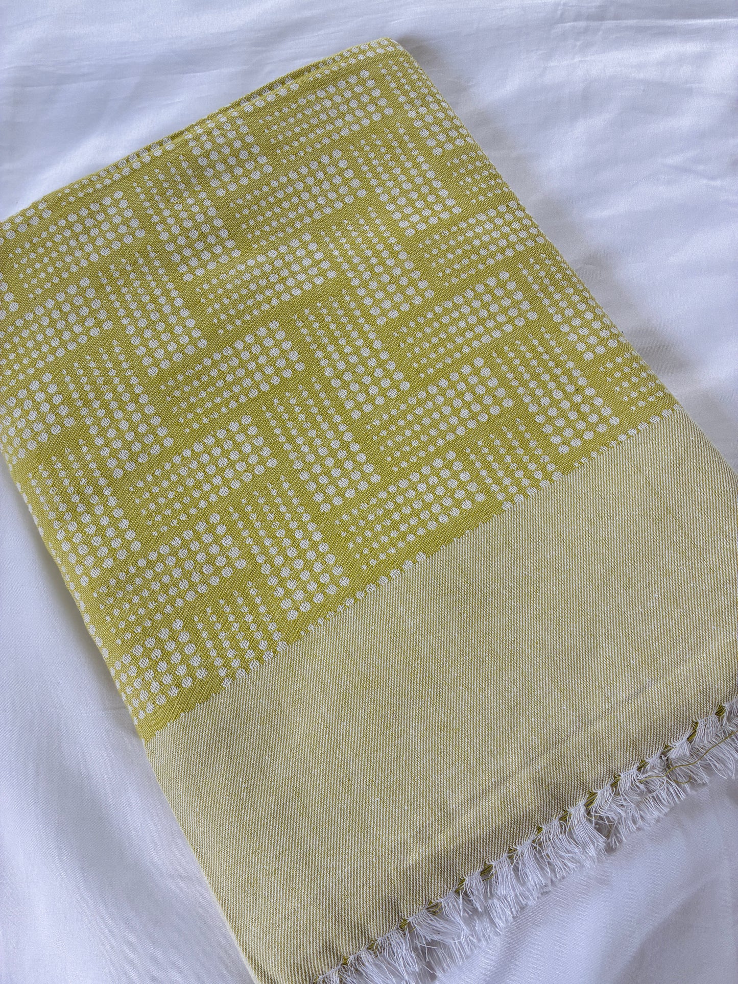 Green Dots Single Size Blanket / Throw