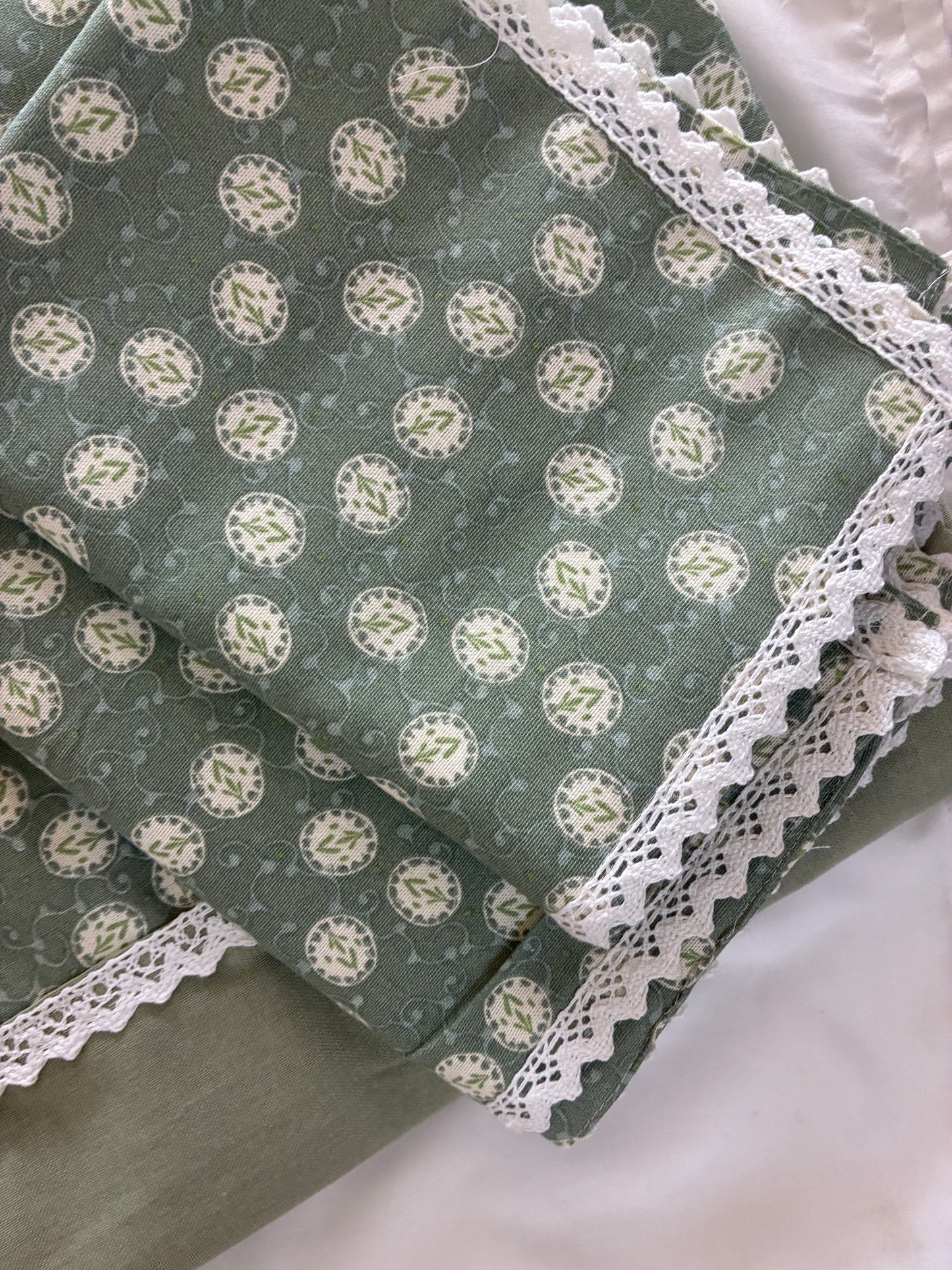 Lace Queen bedspread 90x100 inches