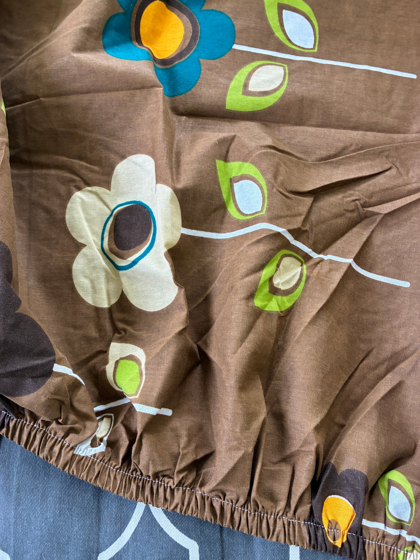 Brown Floral Fitted Cotton Bedspread (2 pillow covers)