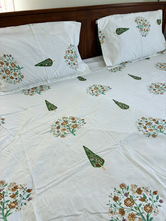Queen Size Fitted Cotton Bedspread.