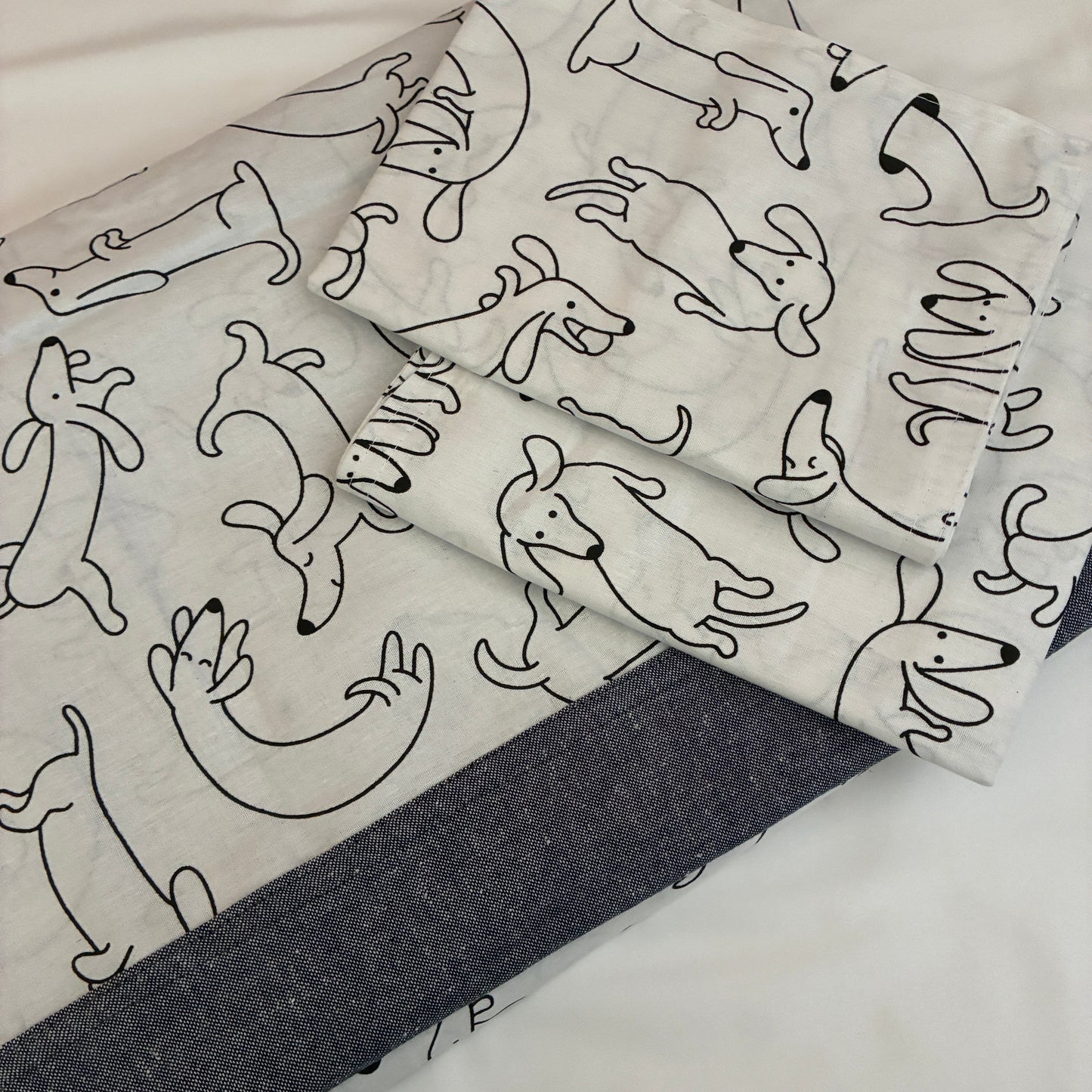 Cute Dog Queen Size Bedspread 90x100 inches ( 2 PILLOW COVERS)