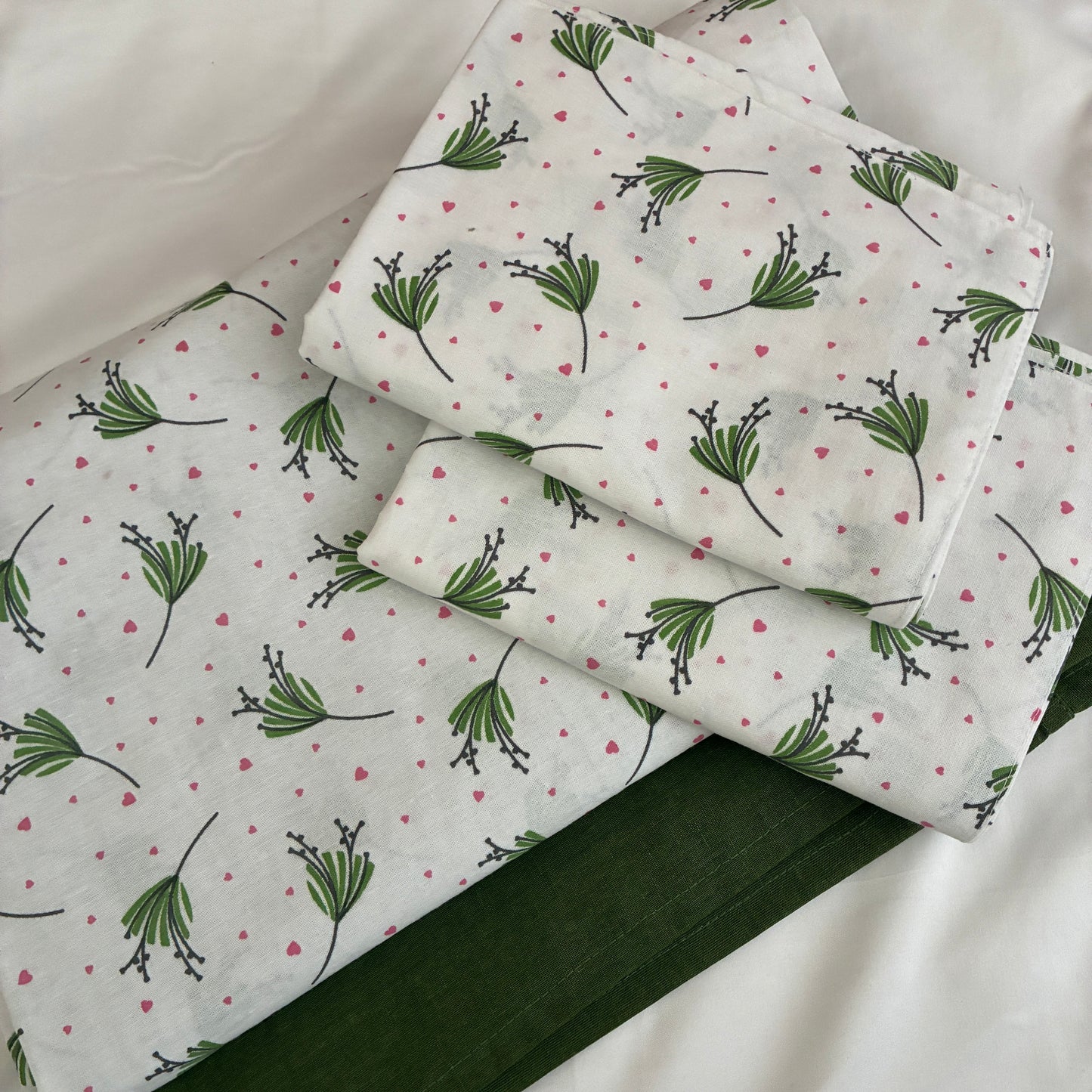 Blush & Bloom Queen Size Bedspread 90x100 inches ( 2 PILLOW COVERS)