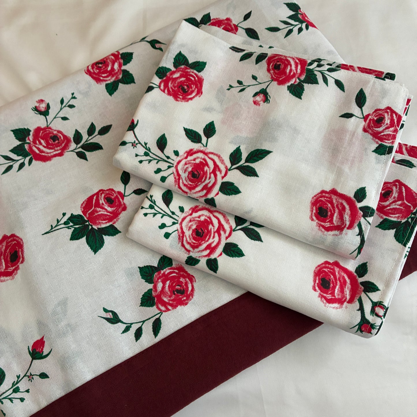 Red Rose Queen Size Bedspread 90x100 inches ( 2 PILLOW COVERS)