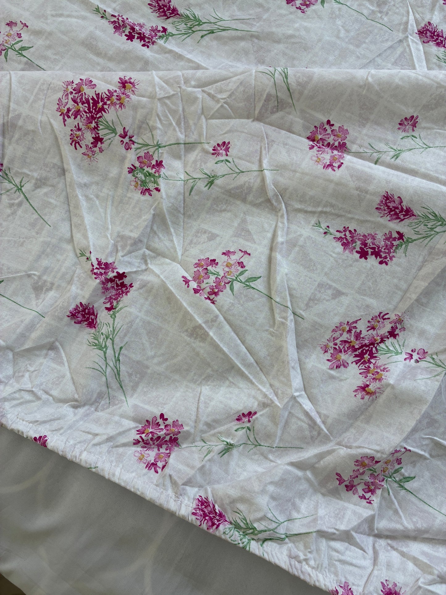 Queen Size Fitted Cotton Bedspread.