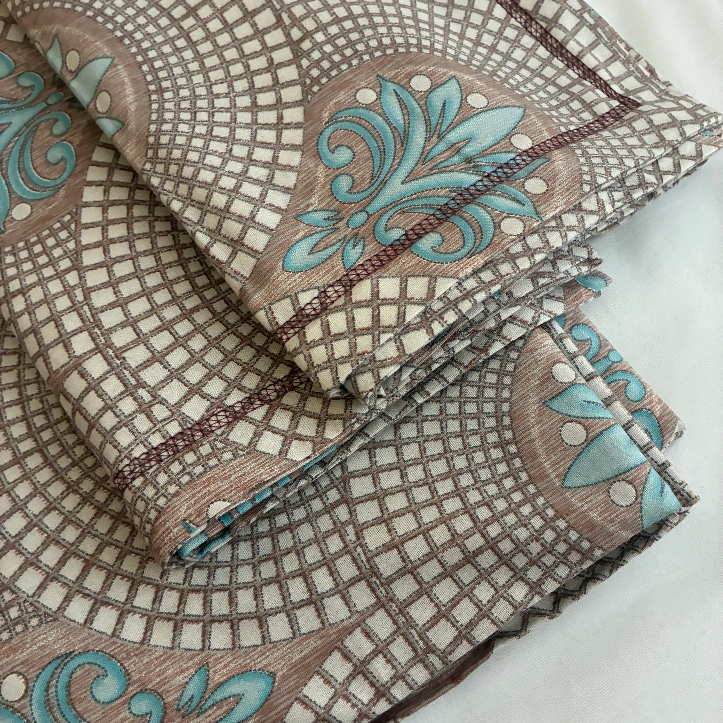 Super King Size Bedspread 120x 120 inches (2 PILLOW COVERS)