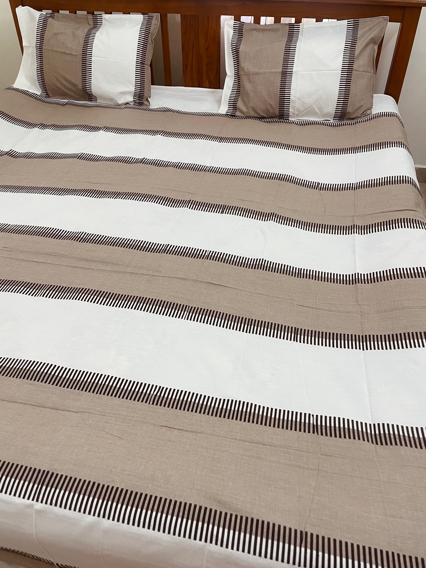 Brown and White King Size Bedspread 108 x 108 in