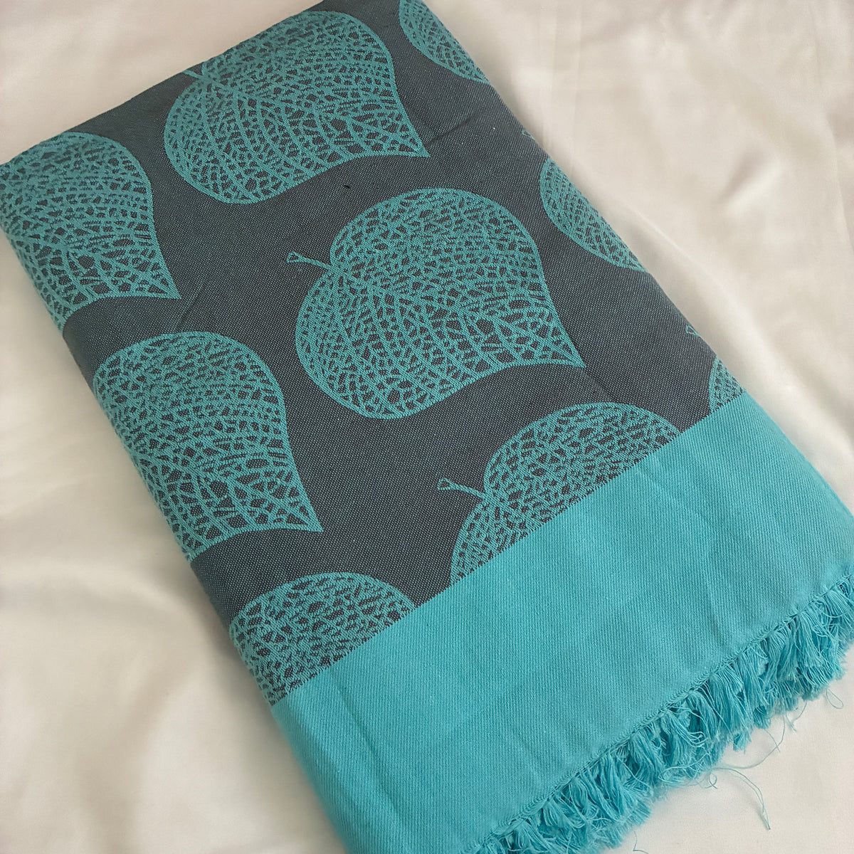 Leaf Motif Double Size Cotton Blanket